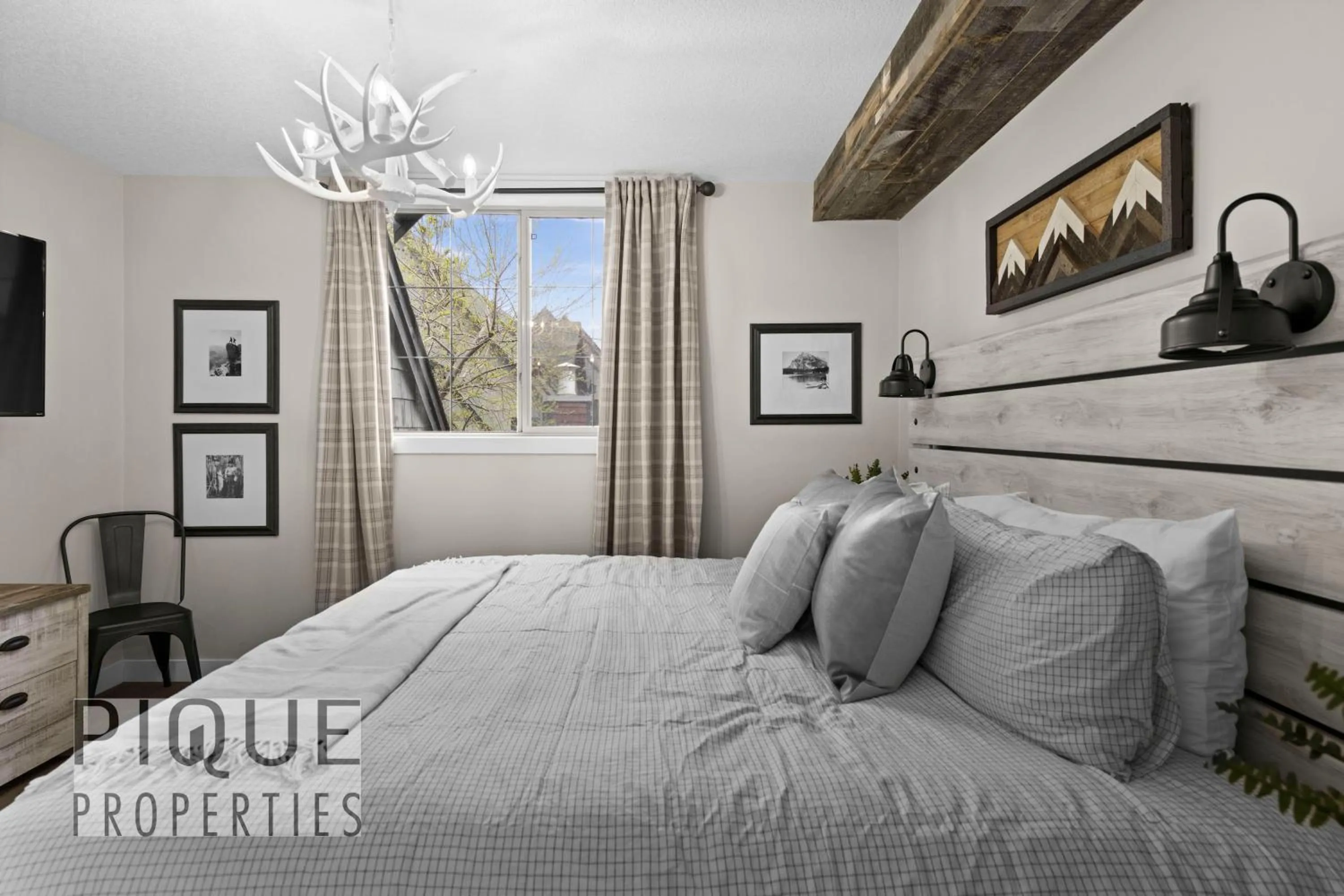 Bed in Mystic Mountain Chalet, Heated Outdoor Pool & Hot Tub, Free Parking, Fast Wifi!