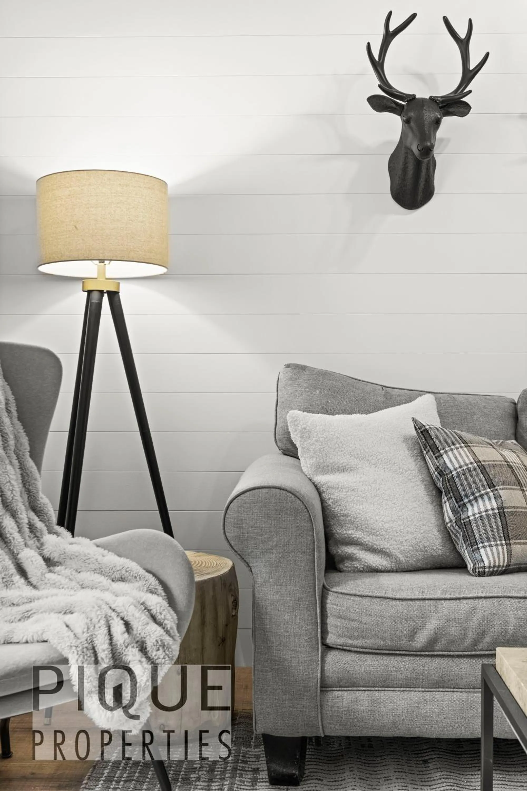 Mystic Mountain Chalet, Heated Outdoor Pool & Hot Tub, Free Parking, Fast Wifi!