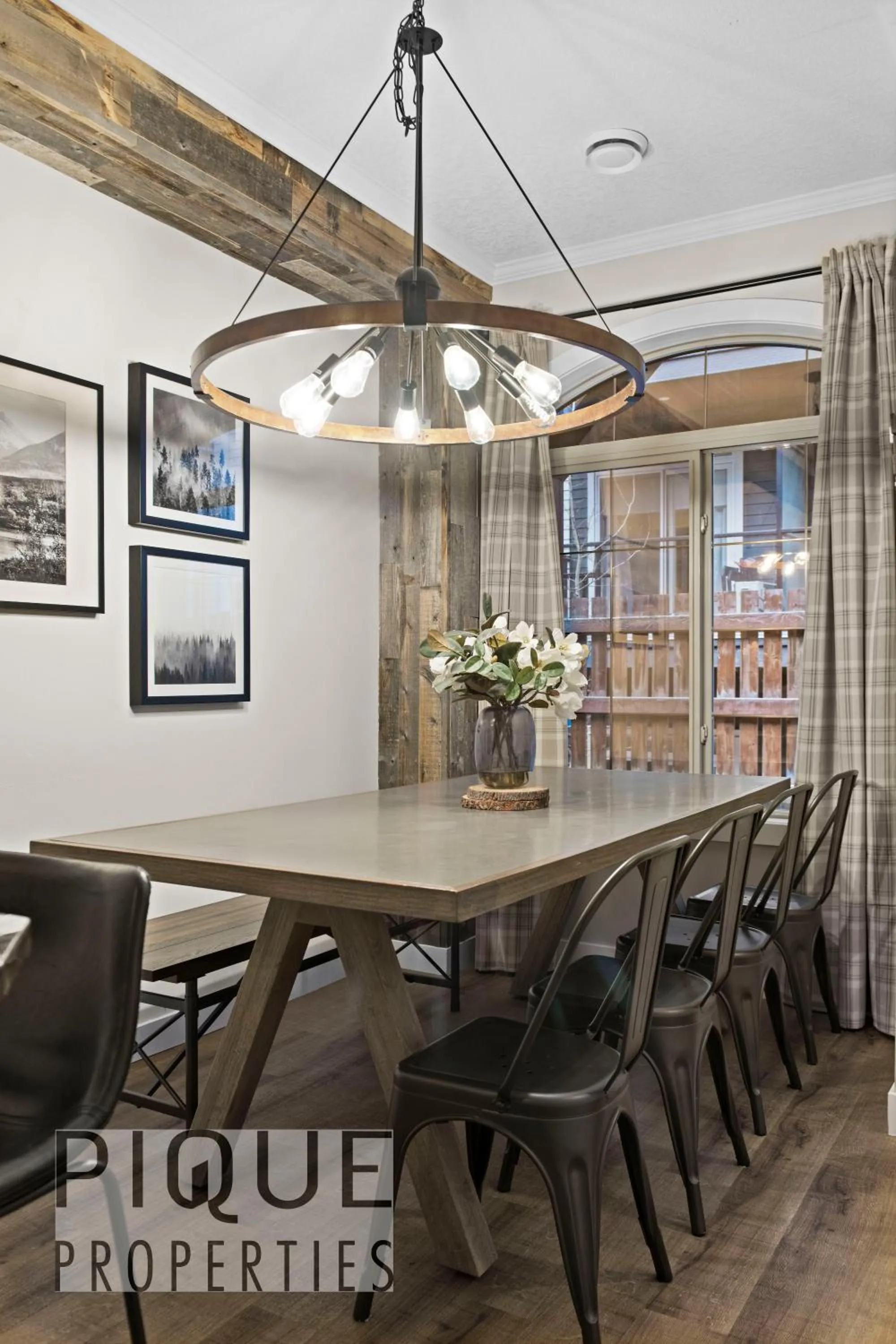 Mystic Mountain Chalet, Heated Outdoor Pool & Hot Tub, Free Parking, Fast Wifi!