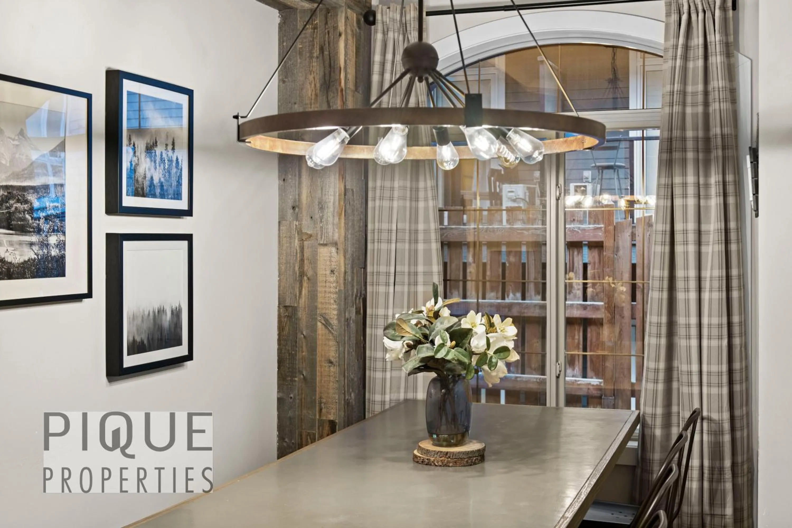 Mystic Mountain Chalet, Heated Outdoor Pool & Hot Tub, Free Parking, Fast Wifi!