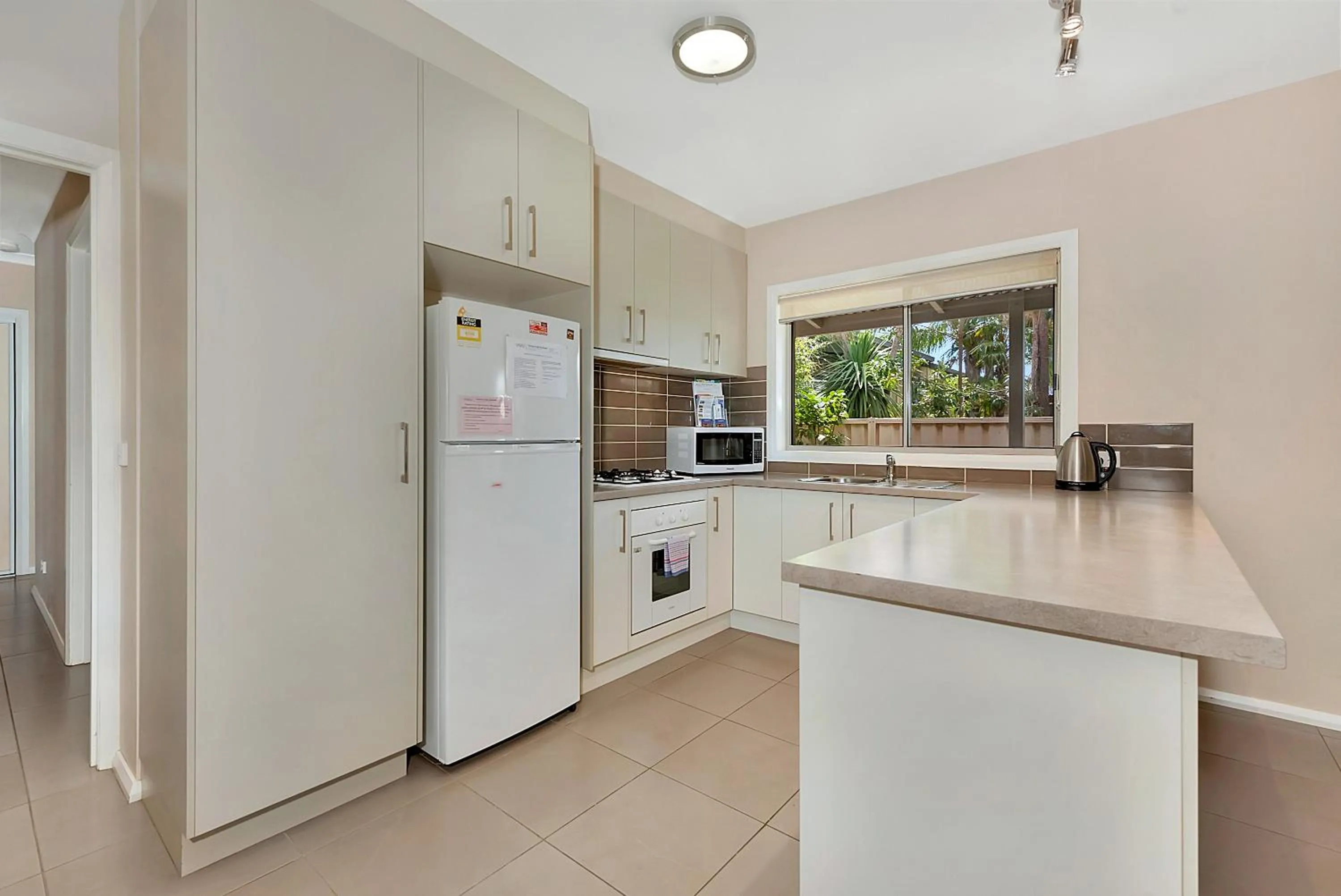 Kitchen or kitchenette in Kennedy Holiday Villas