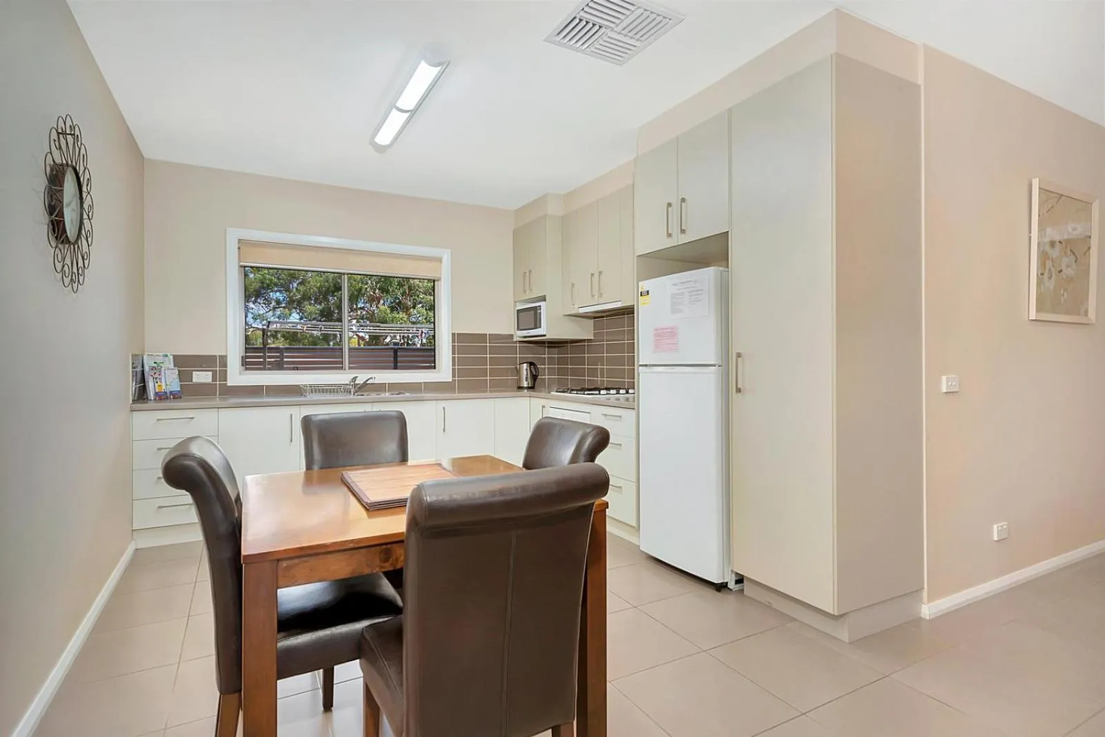 Kitchen or kitchenette in Kennedy Holiday Villas