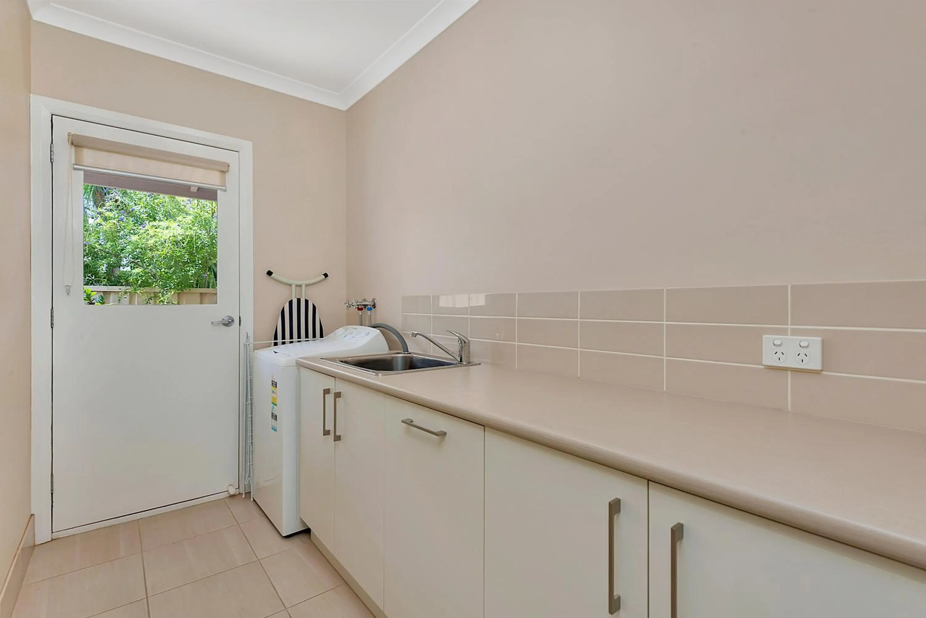 Area and facilities in Kennedy Holiday Villas