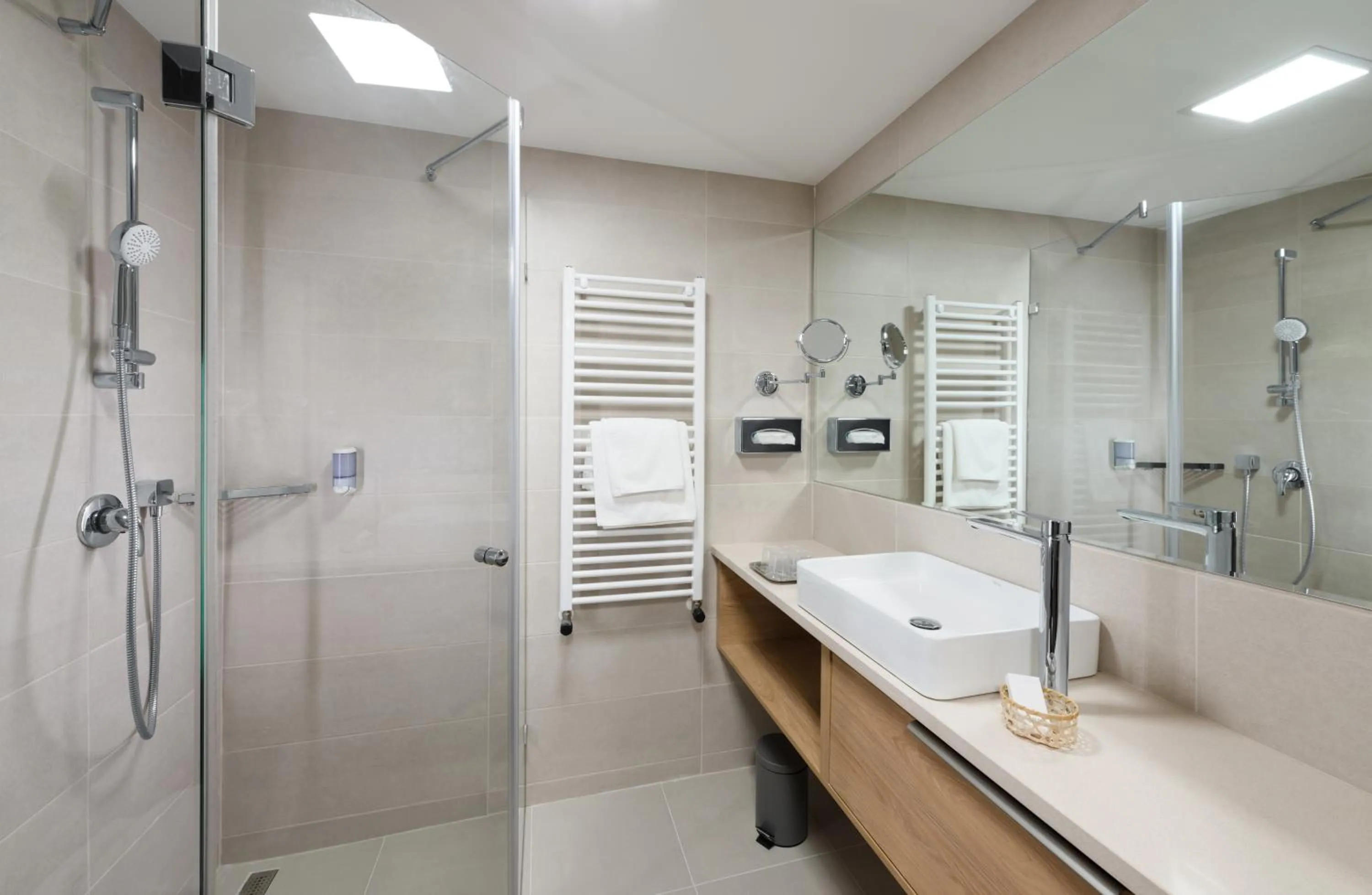 Shower in Hotel Visegrád