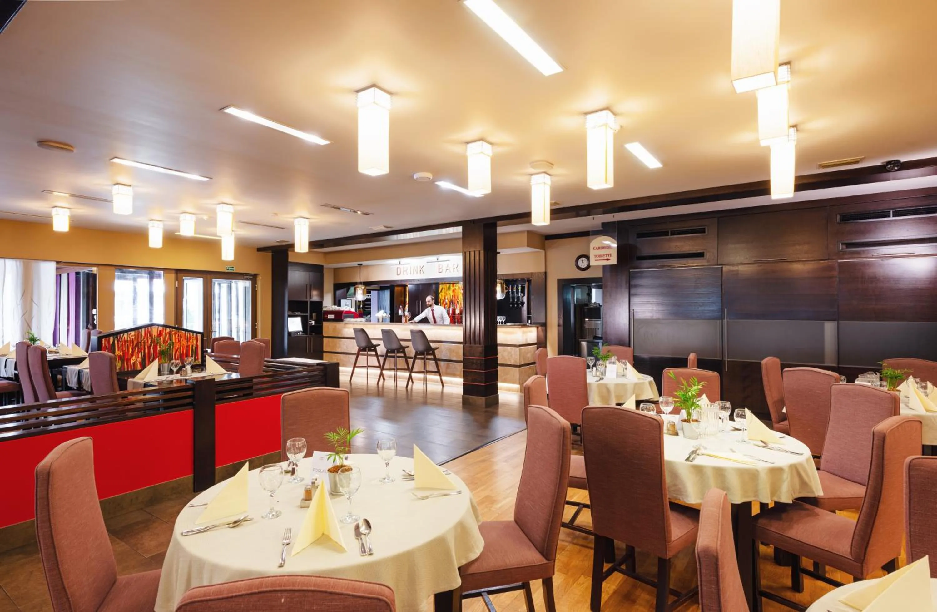 Restaurant/places to eat in Hotel Visegrád