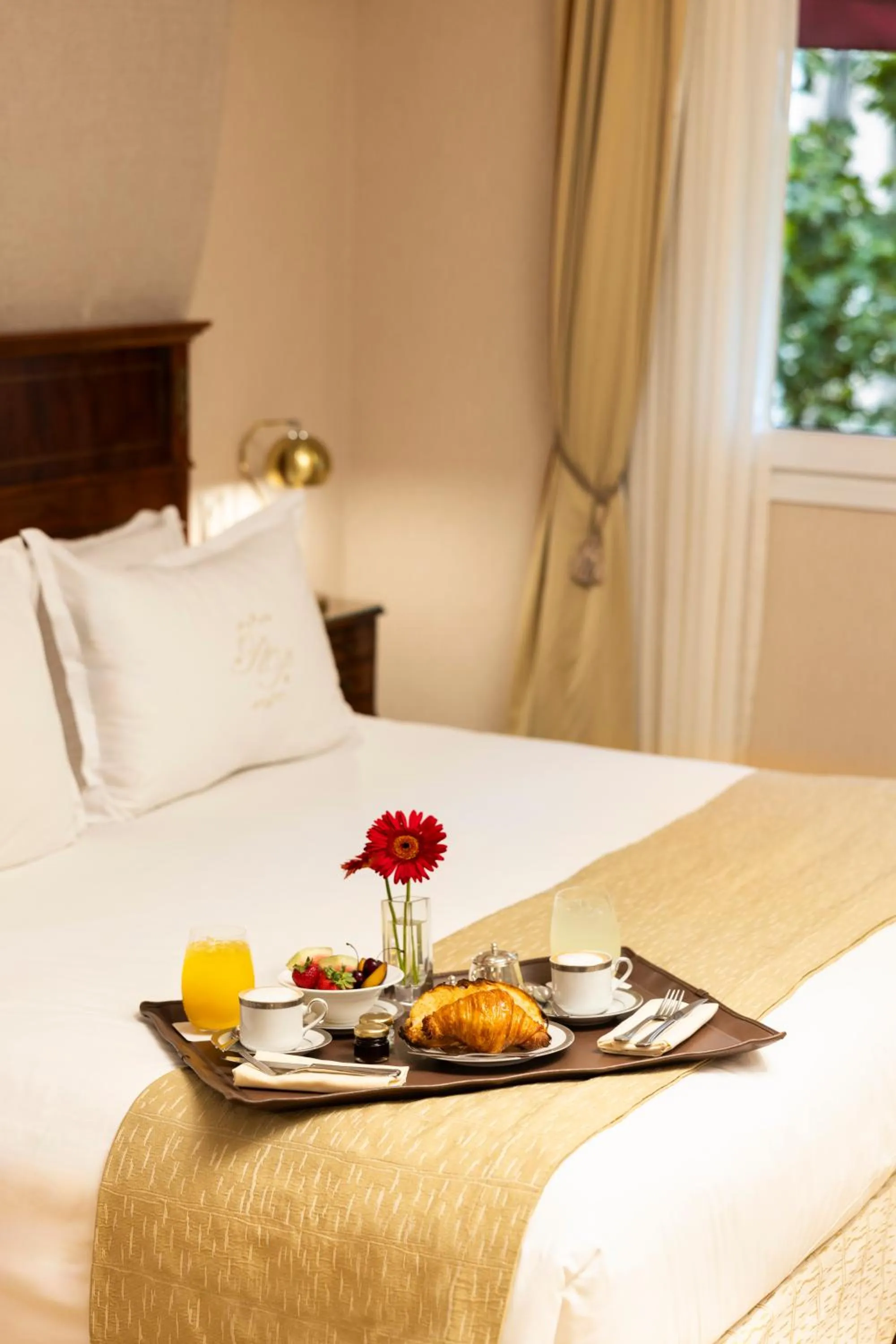 Coffee/tea facilities, Bed in Melia Recoleta Plaza Hotel