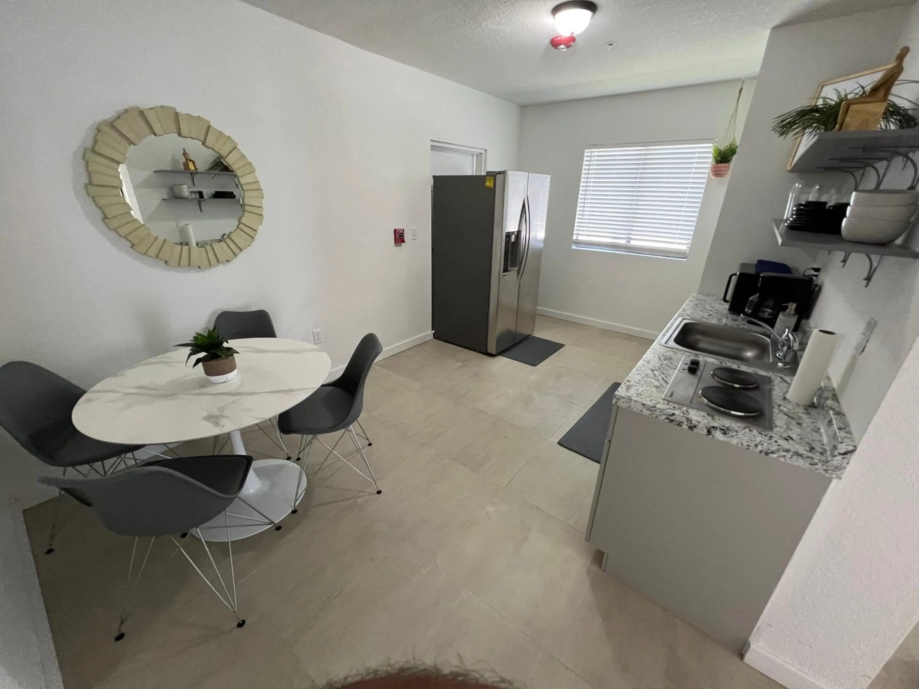 Coffee/tea facilities in Renzzi Wynwood Apartments
