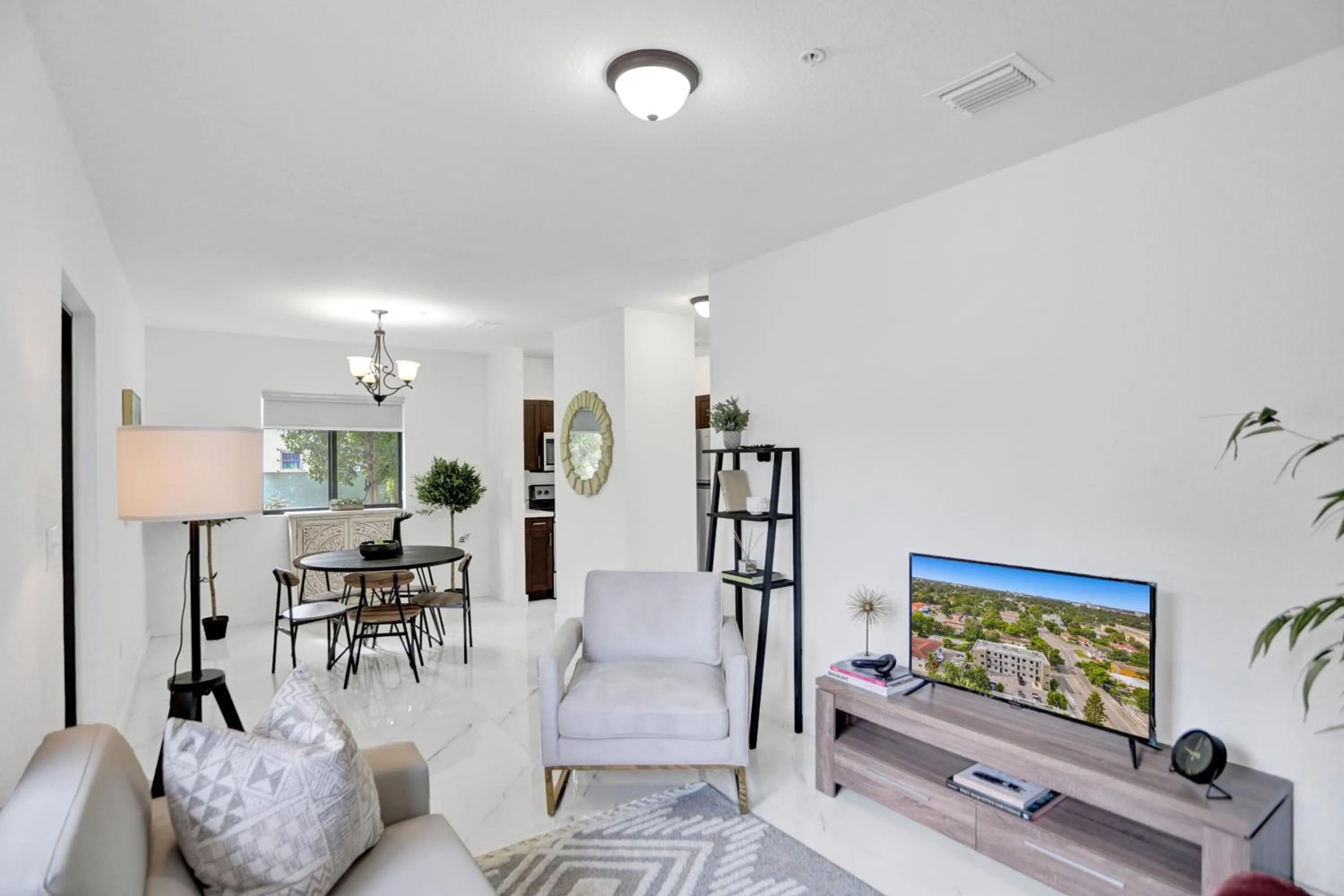 TV and multimedia in Renzzi Wynwood Apartments