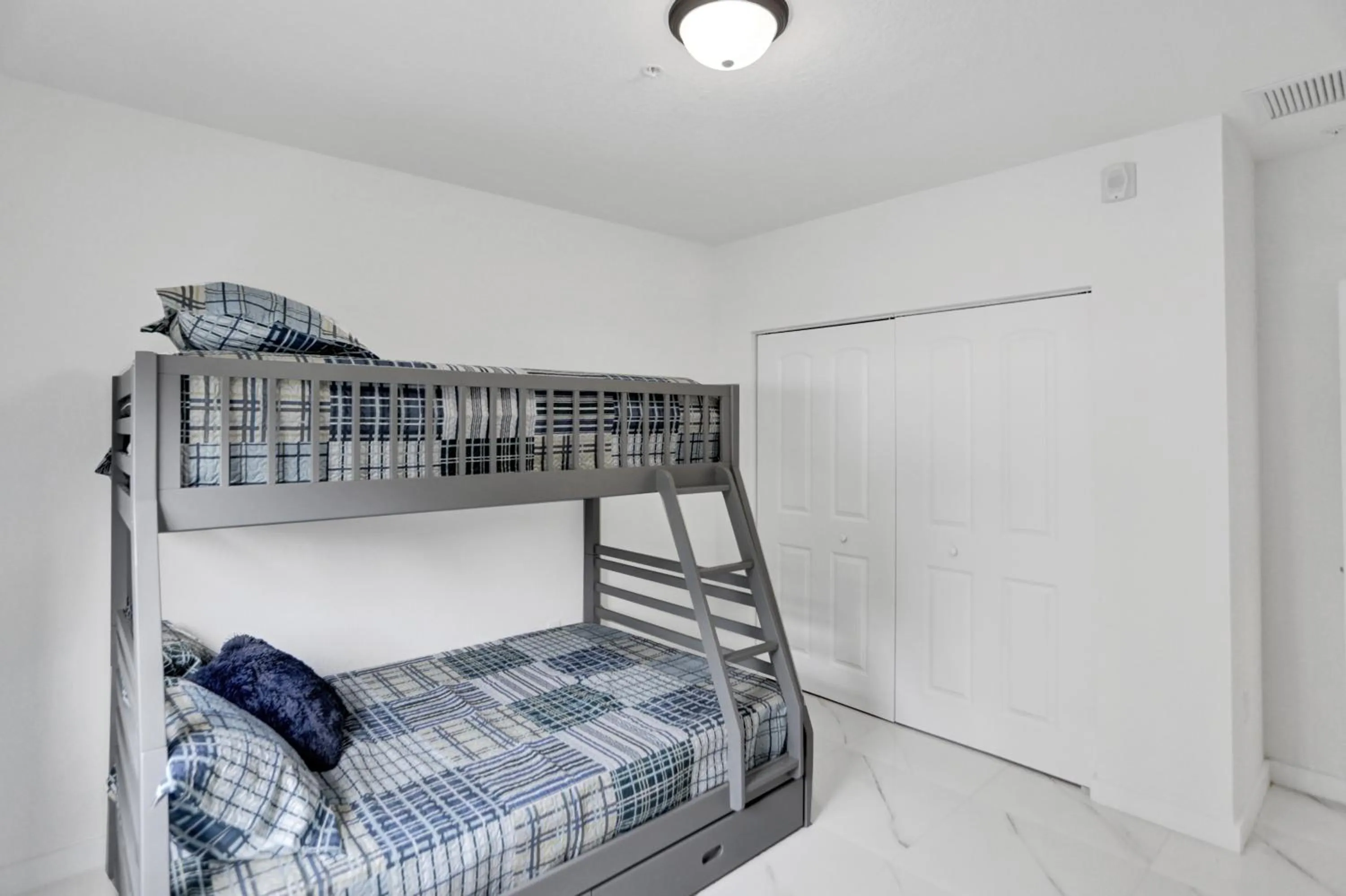 Decorative detail, Bed in Renzzi Wynwood Apartments