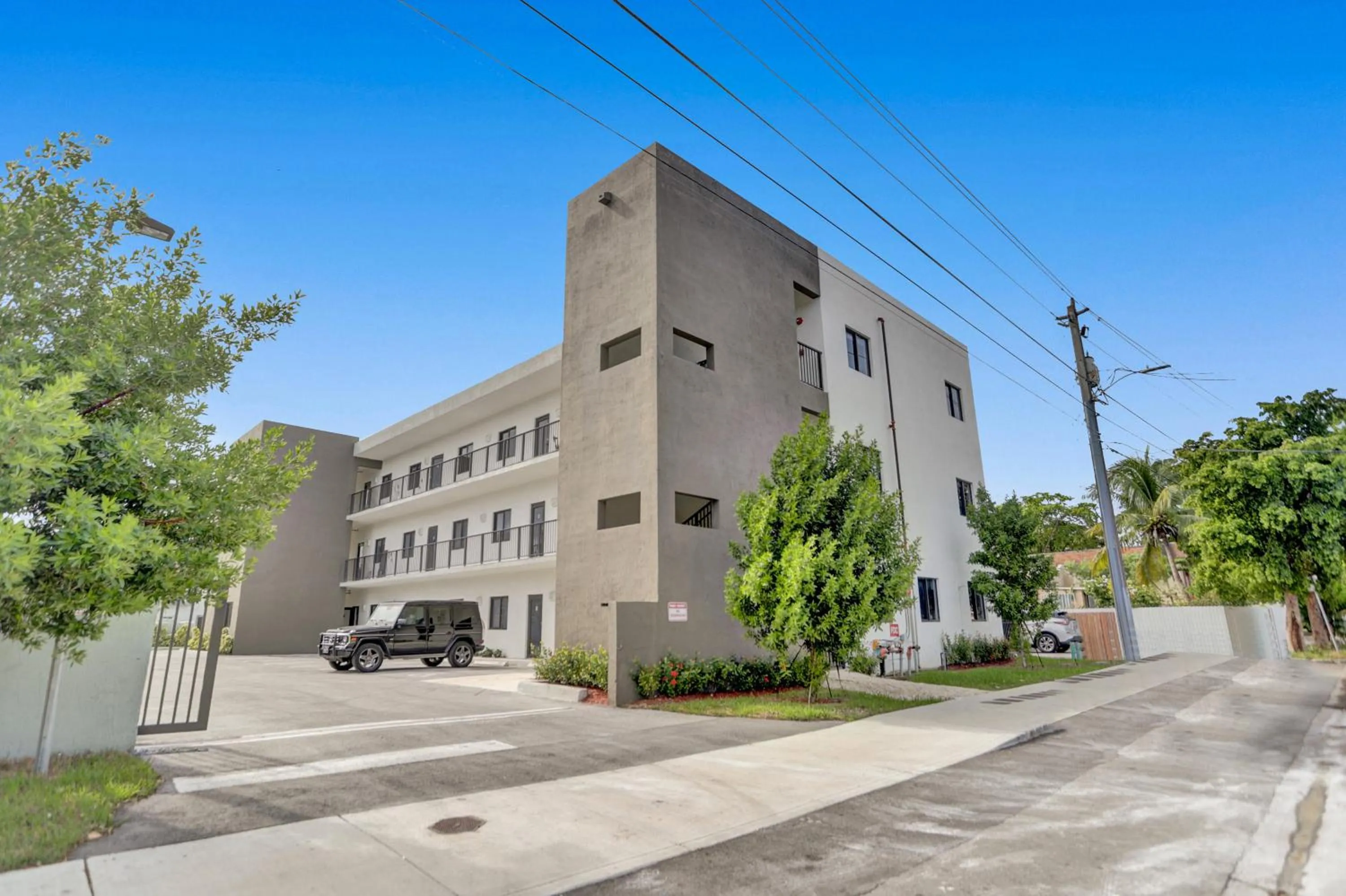 Property building in Renzzi Wynwood Apartments