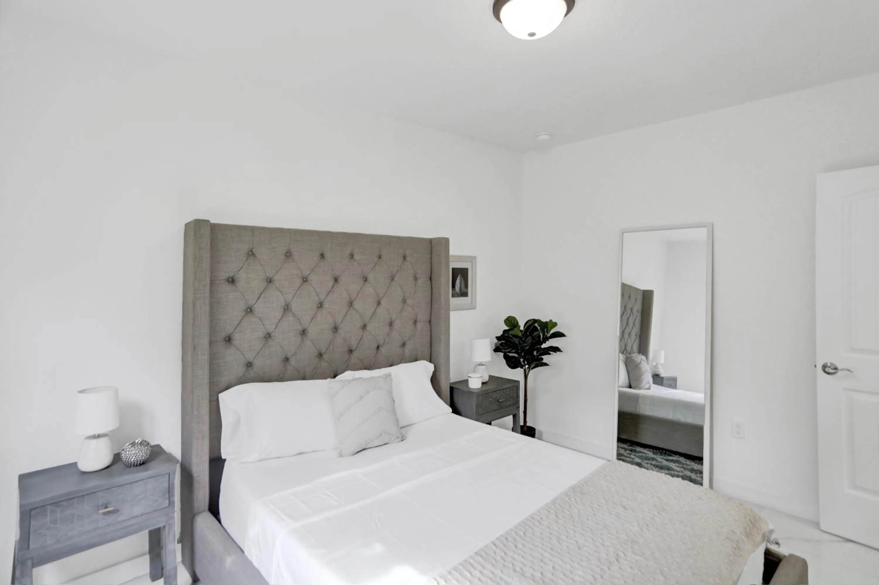 Bed in Renzzi Wynwood Apartments