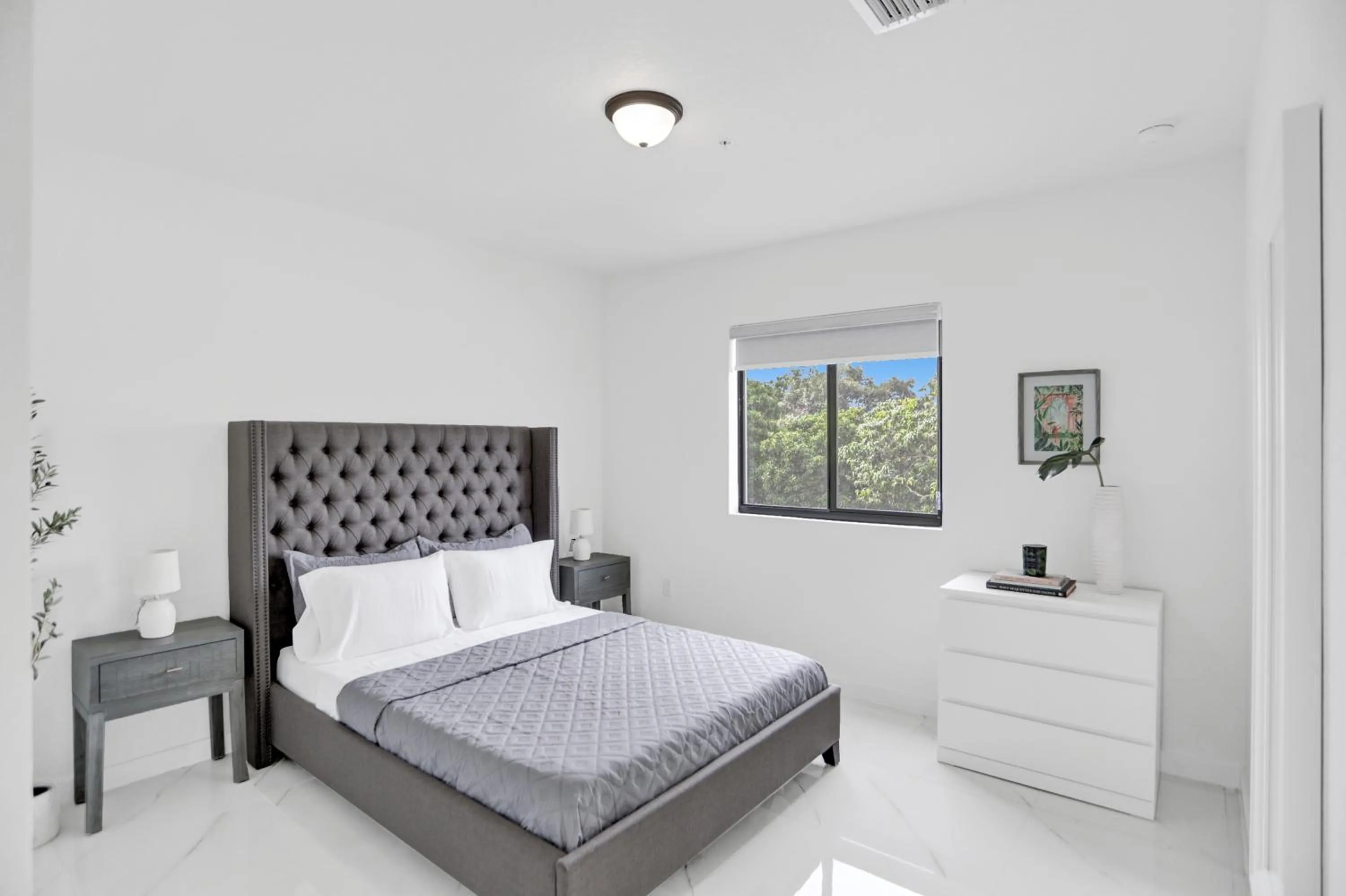 Bed in Renzzi Wynwood Apartments
