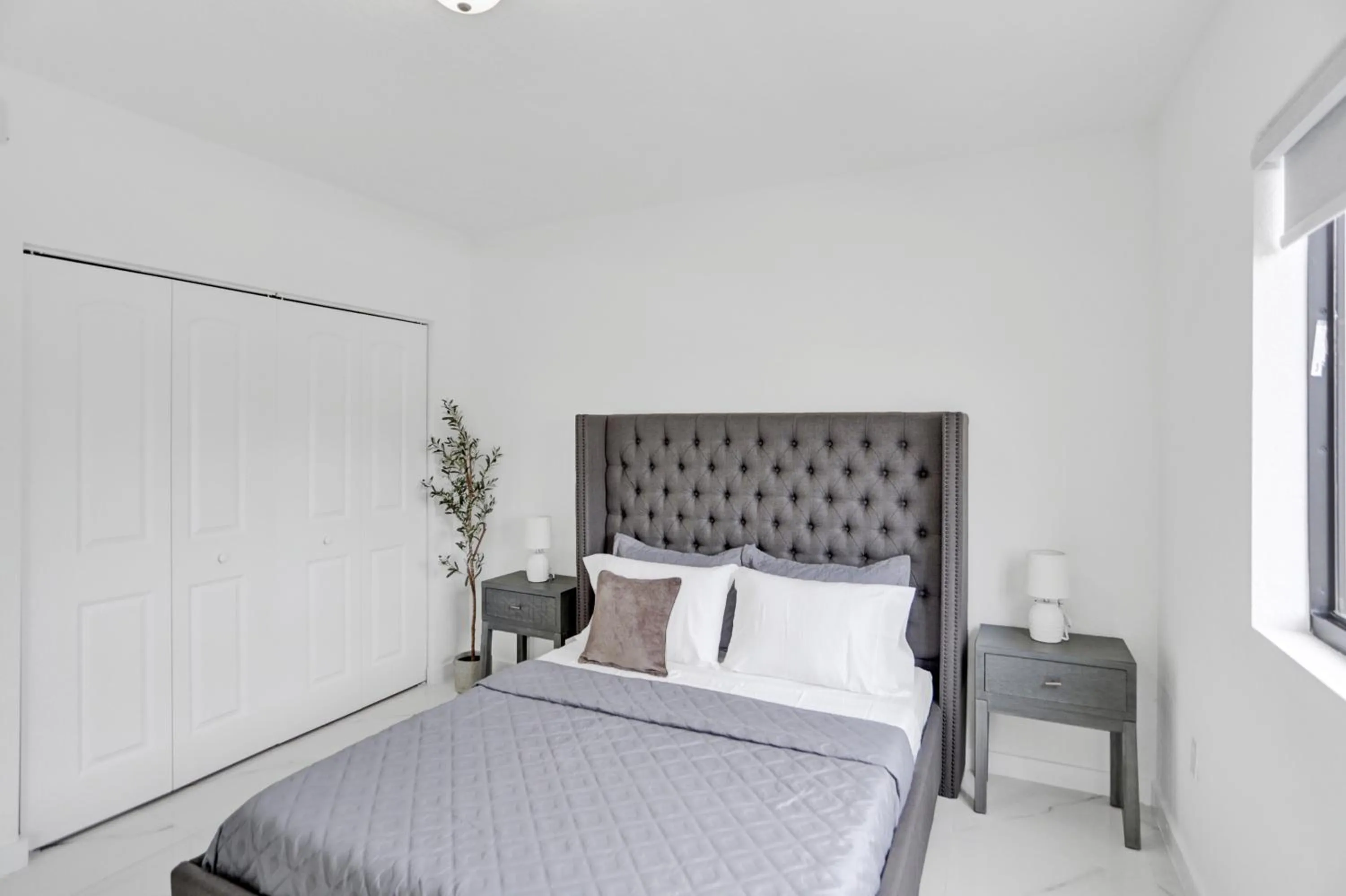 Bed in Renzzi Wynwood Apartments