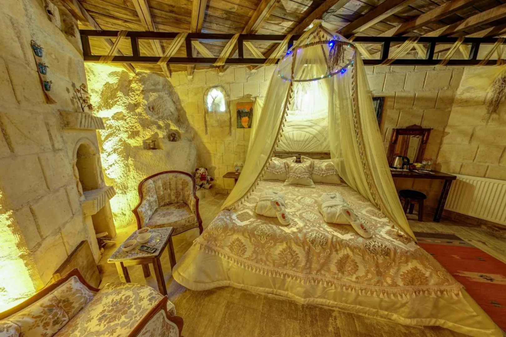 Photo of the whole room, Bed in Cappadocia Alaz Cave Otel