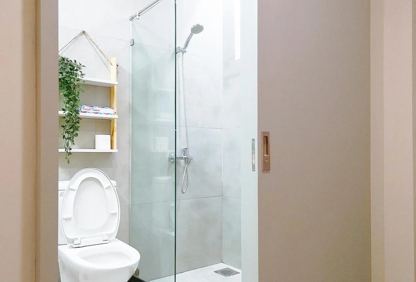 Bathroom in GMRENTALS Apartment at Mactan Airport