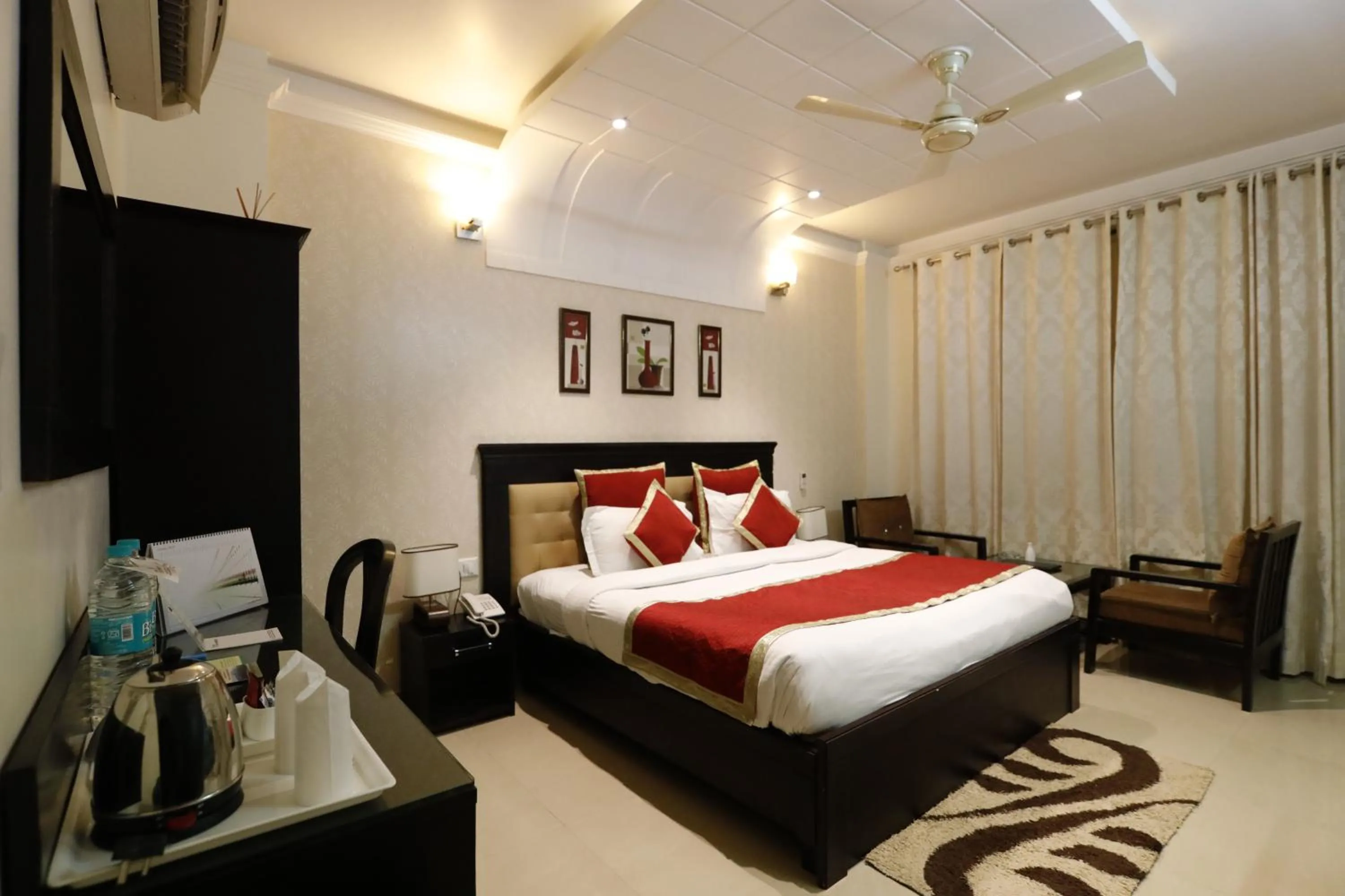 Photo of the whole room, Bed in Hotel Yog Vashishth