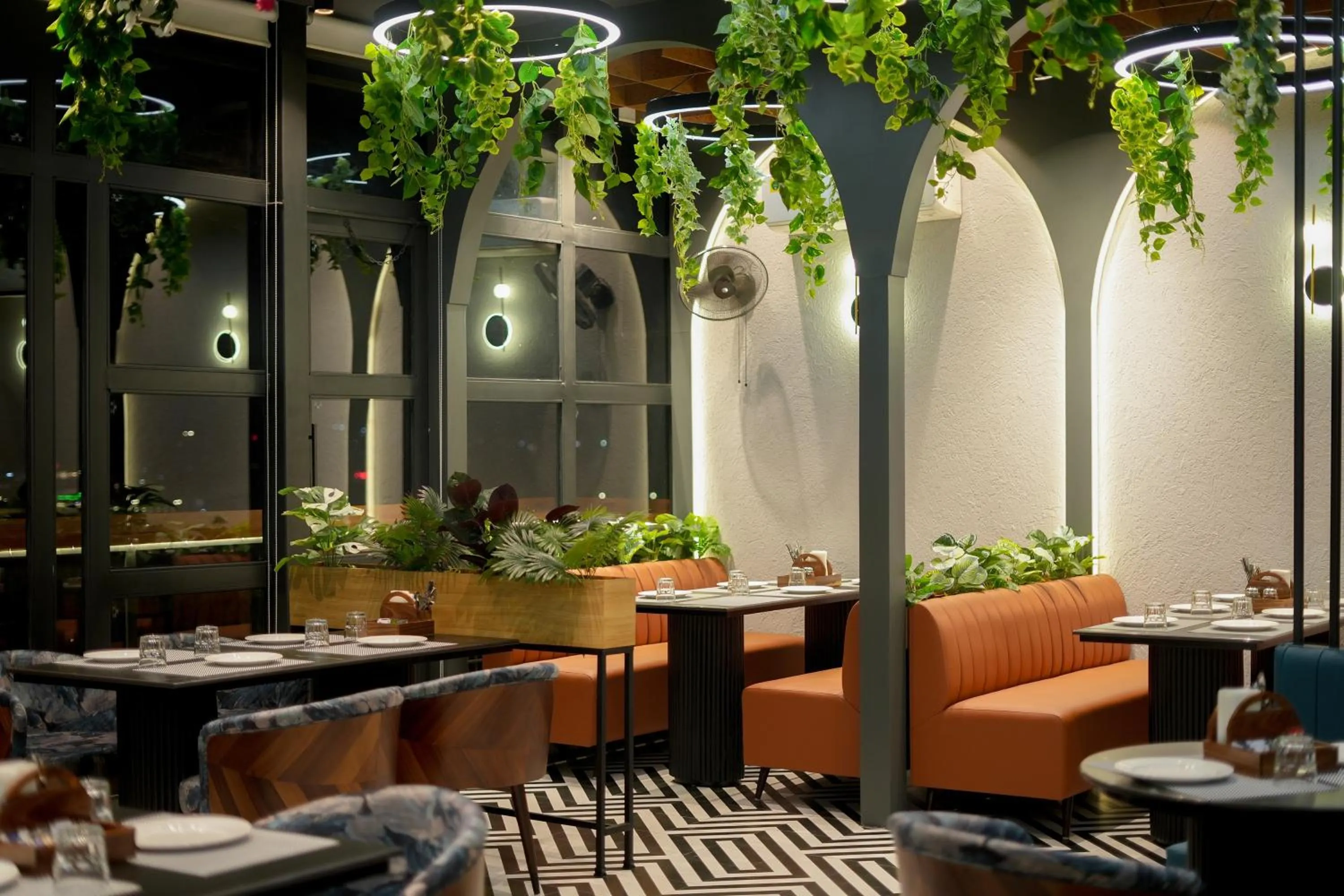 Restaurant/places to eat in Hotel Yog Vashishth