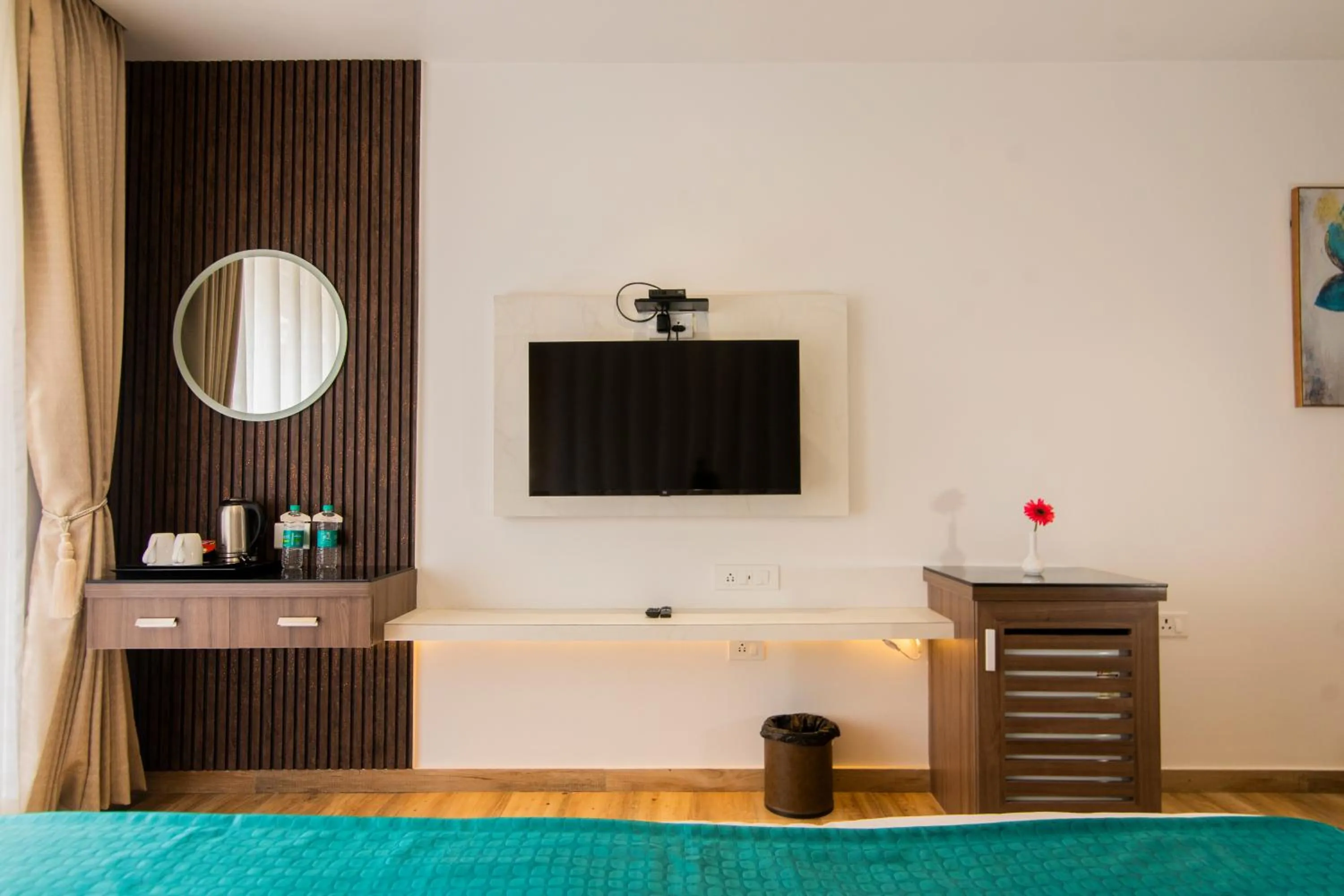 TV and multimedia, Bed in Hotel Yog Vashishth