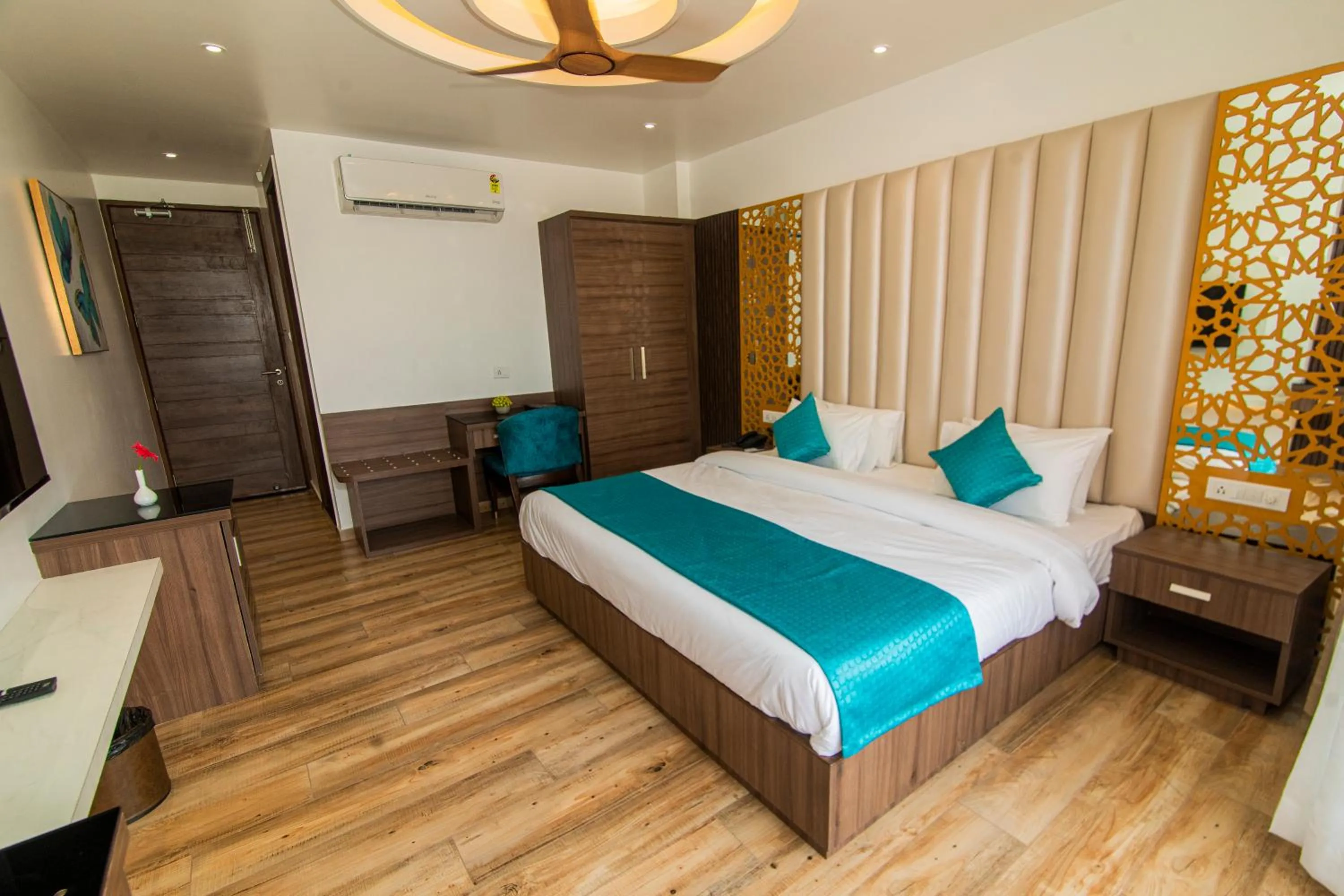 Photo of the whole room, Bed in Hotel Yog Vashishth