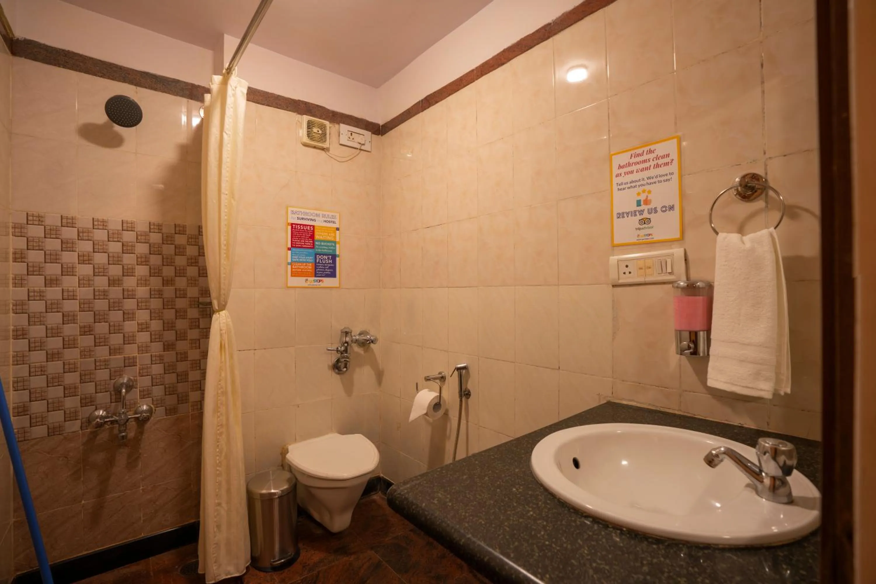 Bathroom in goSTOPS Bengaluru, Gandhi Nagar Majestic