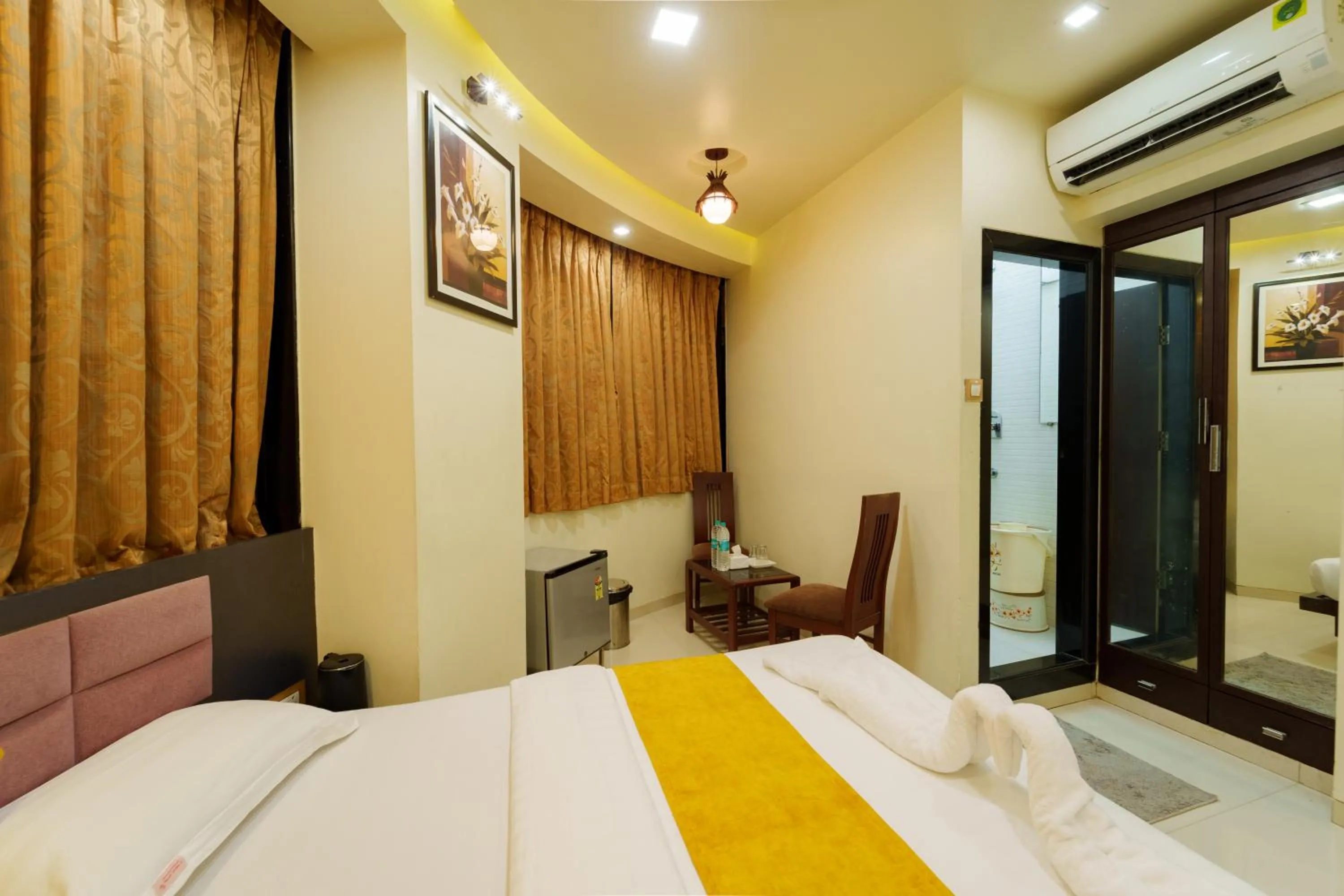 Bed in La Hotel Metro near BKC