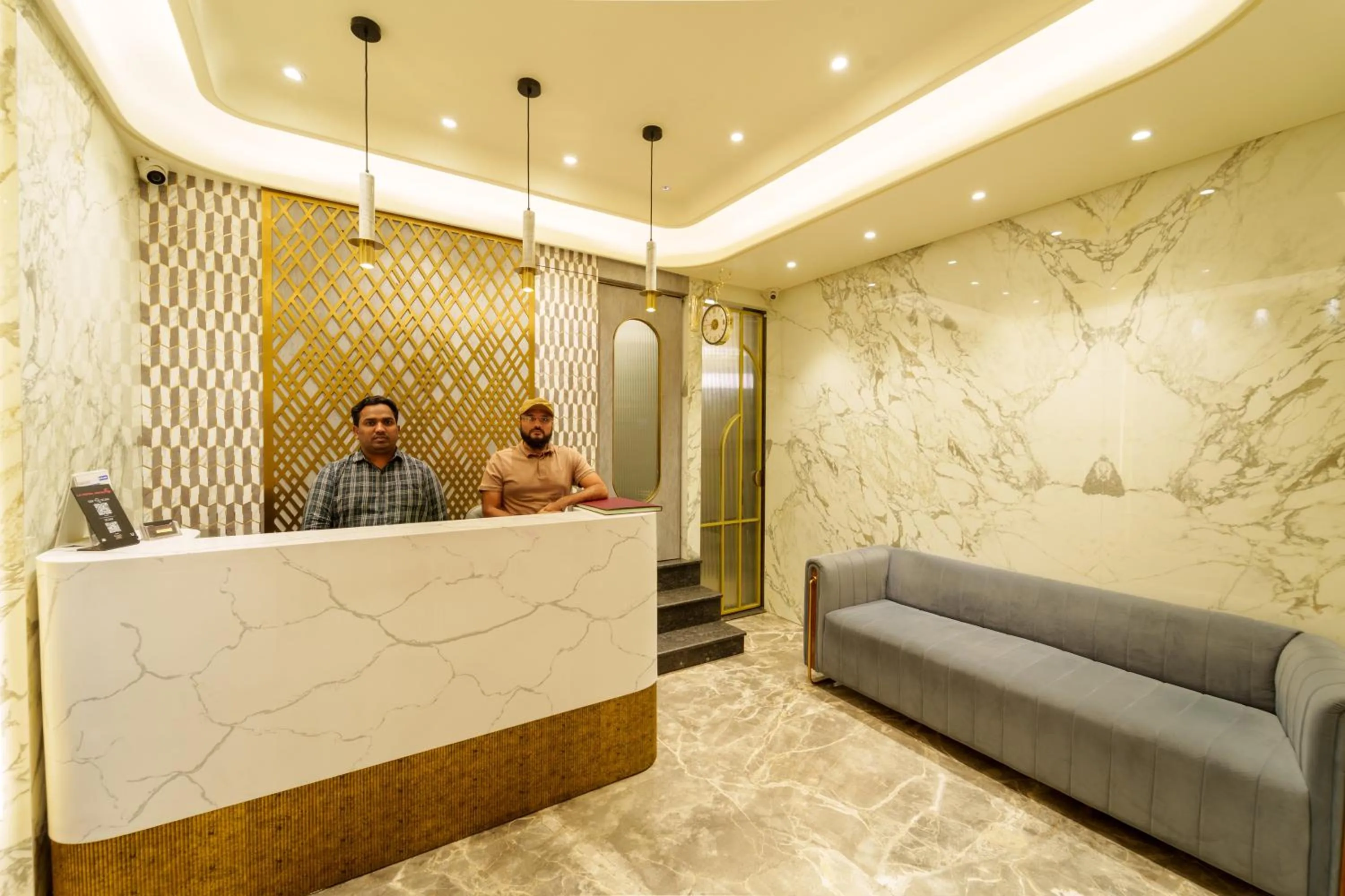 La Hotel Metro near BKC