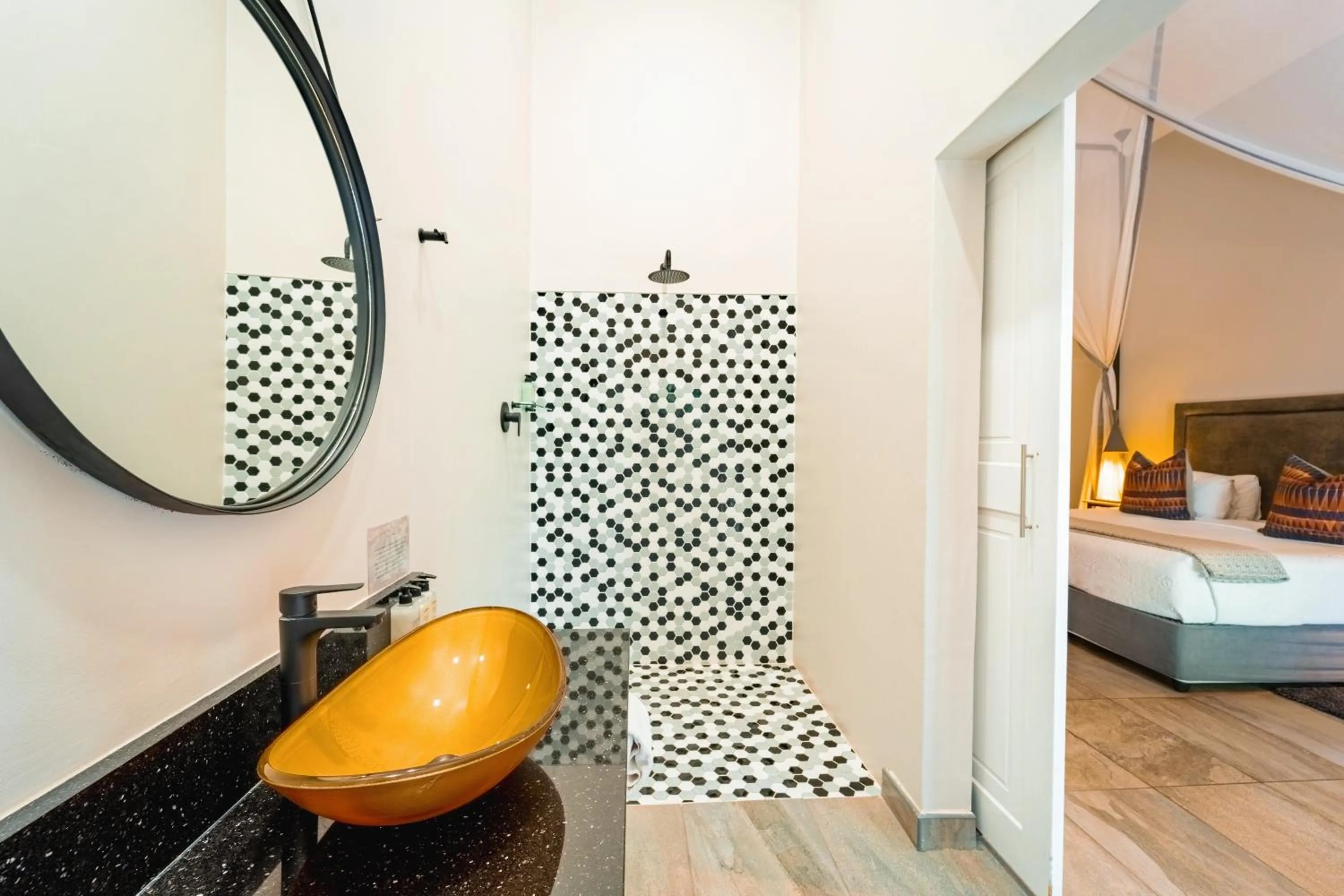 Bathroom, Bed in Nkosi Guest Lodge