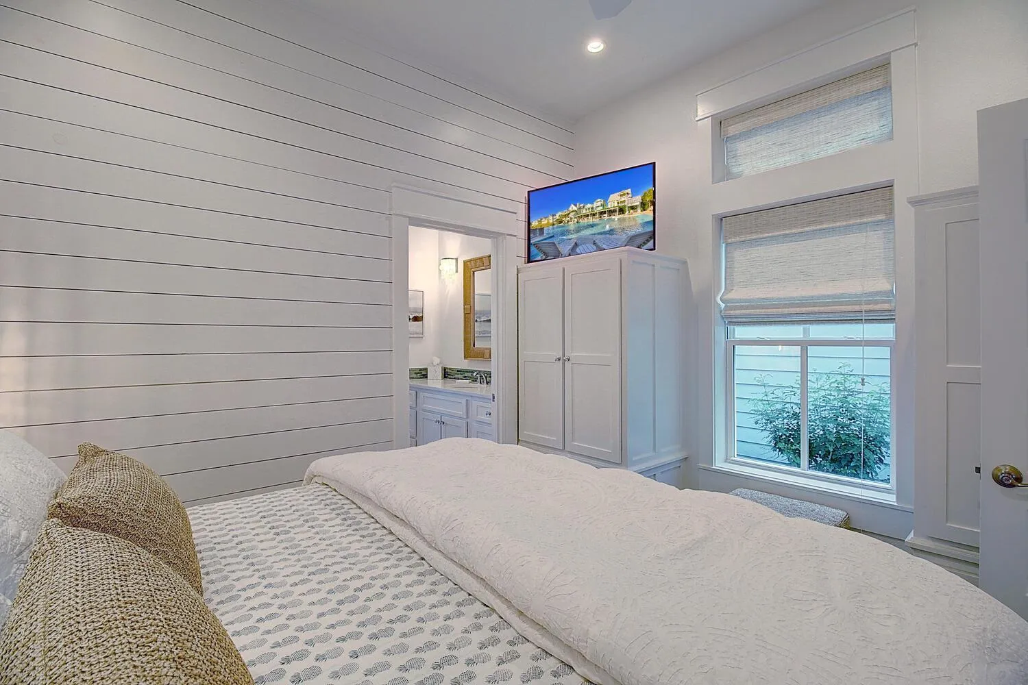 Other, Bed in Beachful Easy Feeling 117 CE