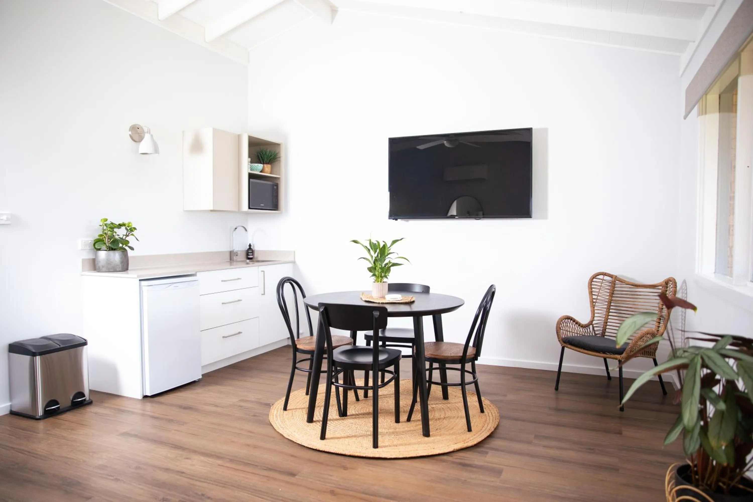 Kitchen or kitchenette in Pokolbin Farm Stay