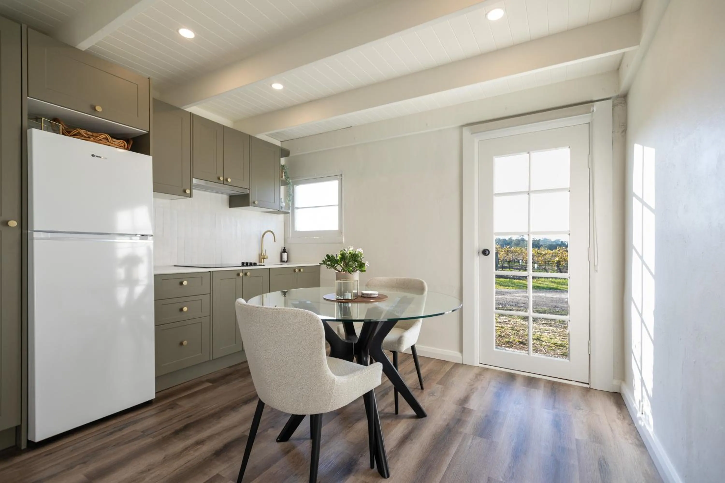 Kitchen or kitchenette in Pokolbin Farm Stay