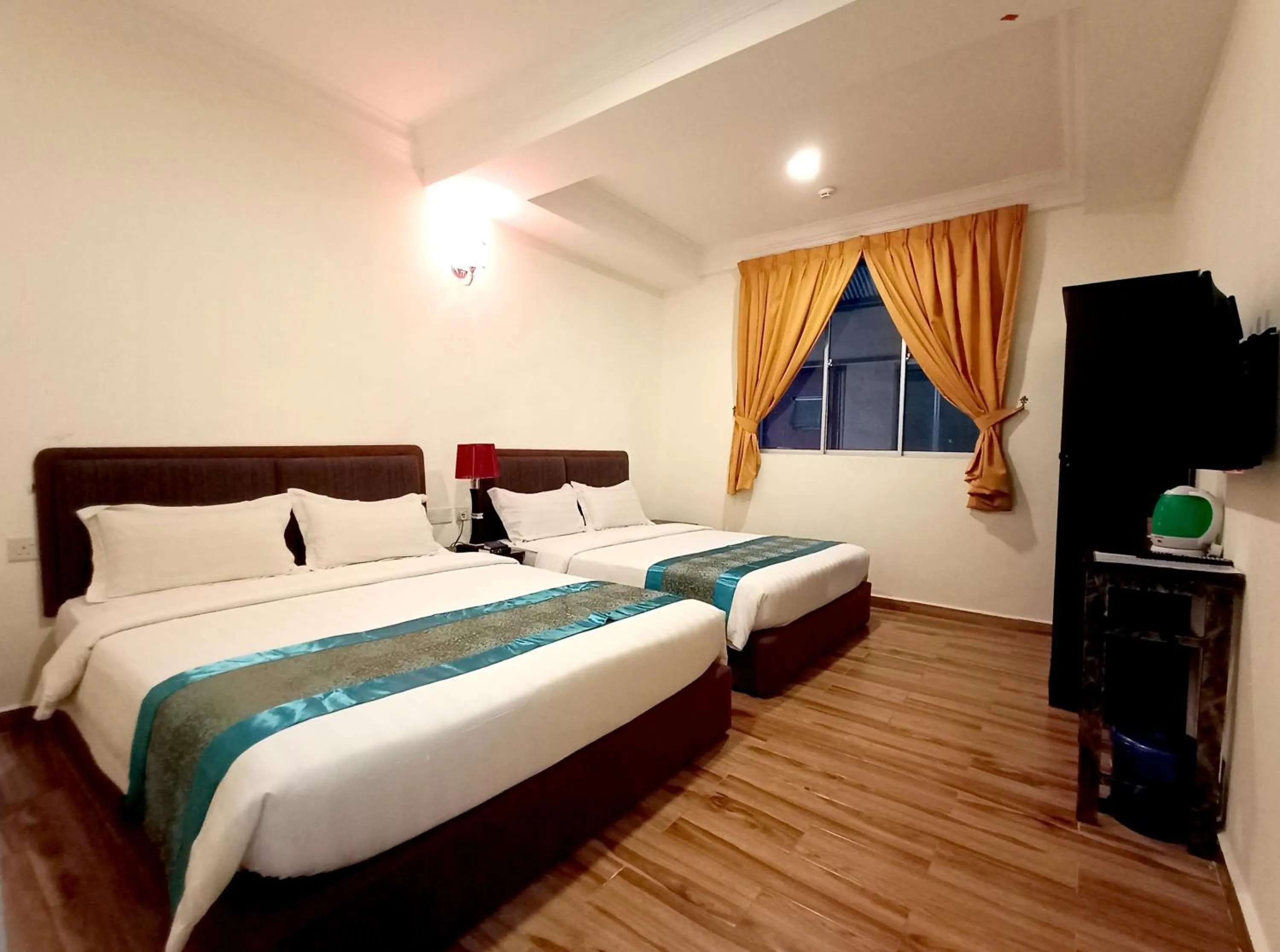 Photo of the whole room, Bed in Comfort Hotel