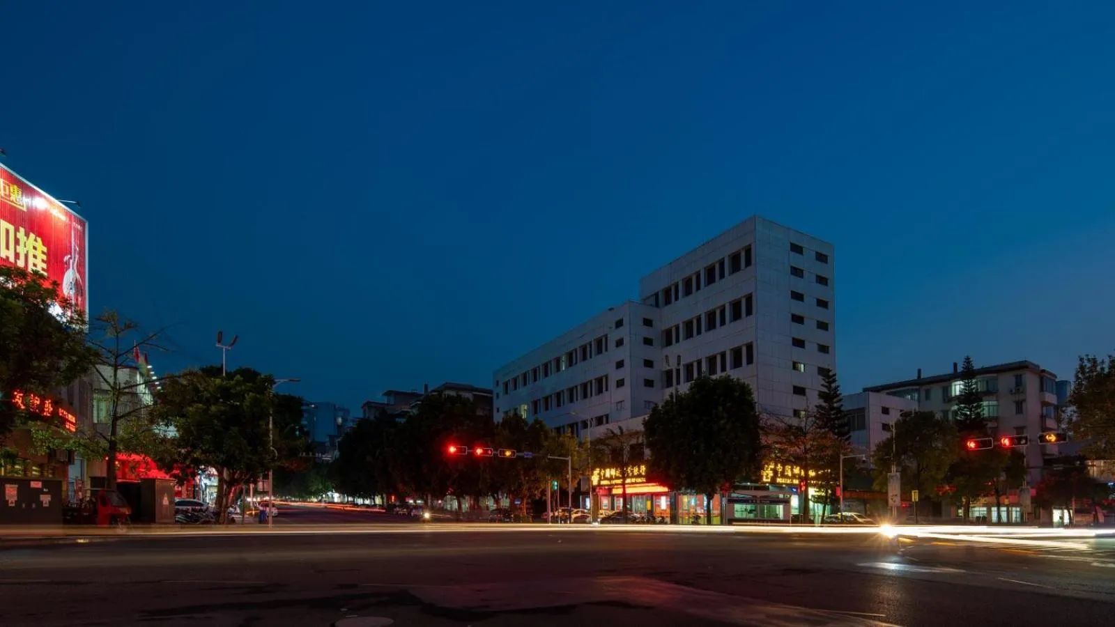 Suoxing Hotel Yijing Yangchun Donghu West Road