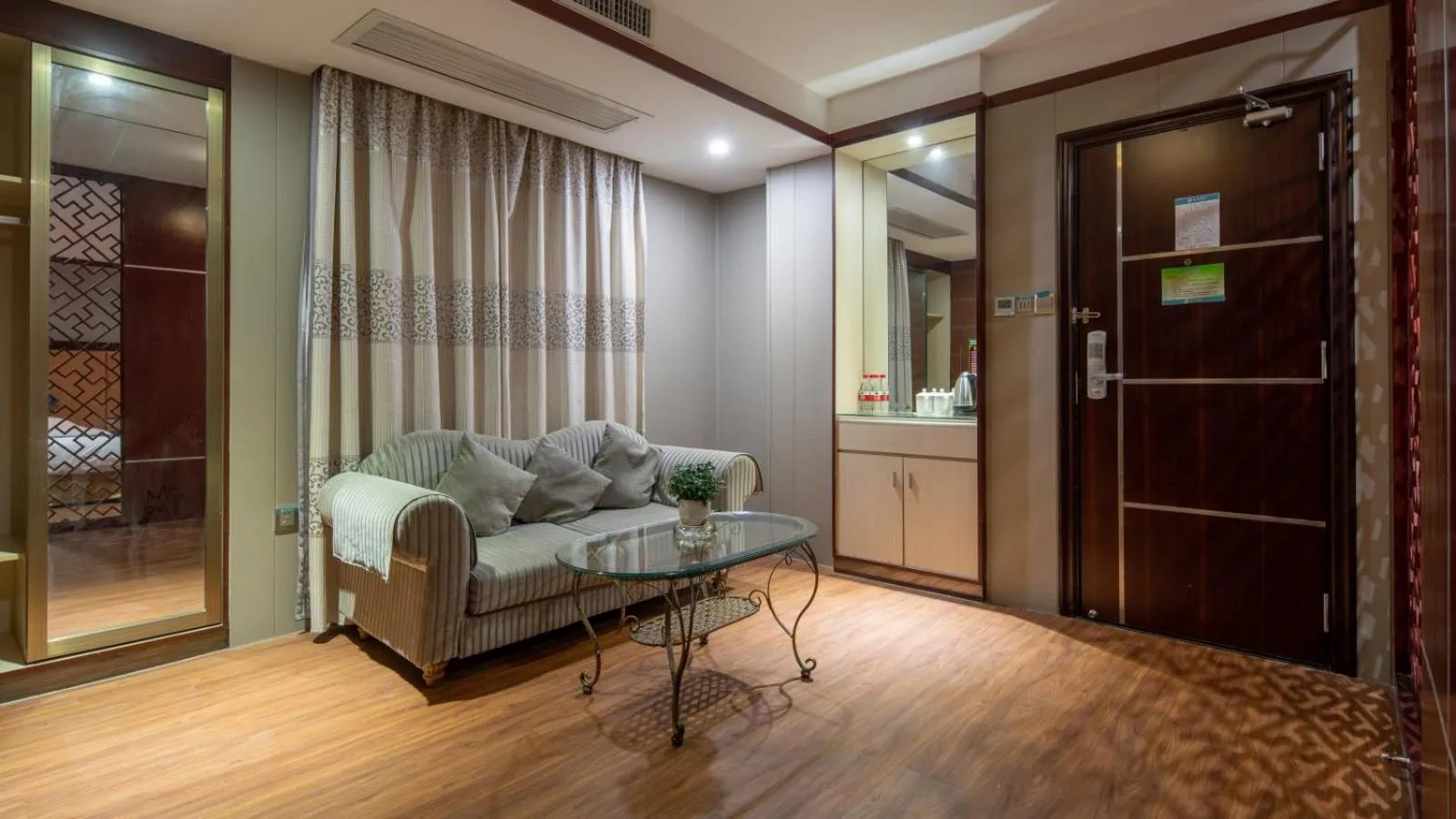 Suoxing Hotel Yijing Yangchun Donghu West Road