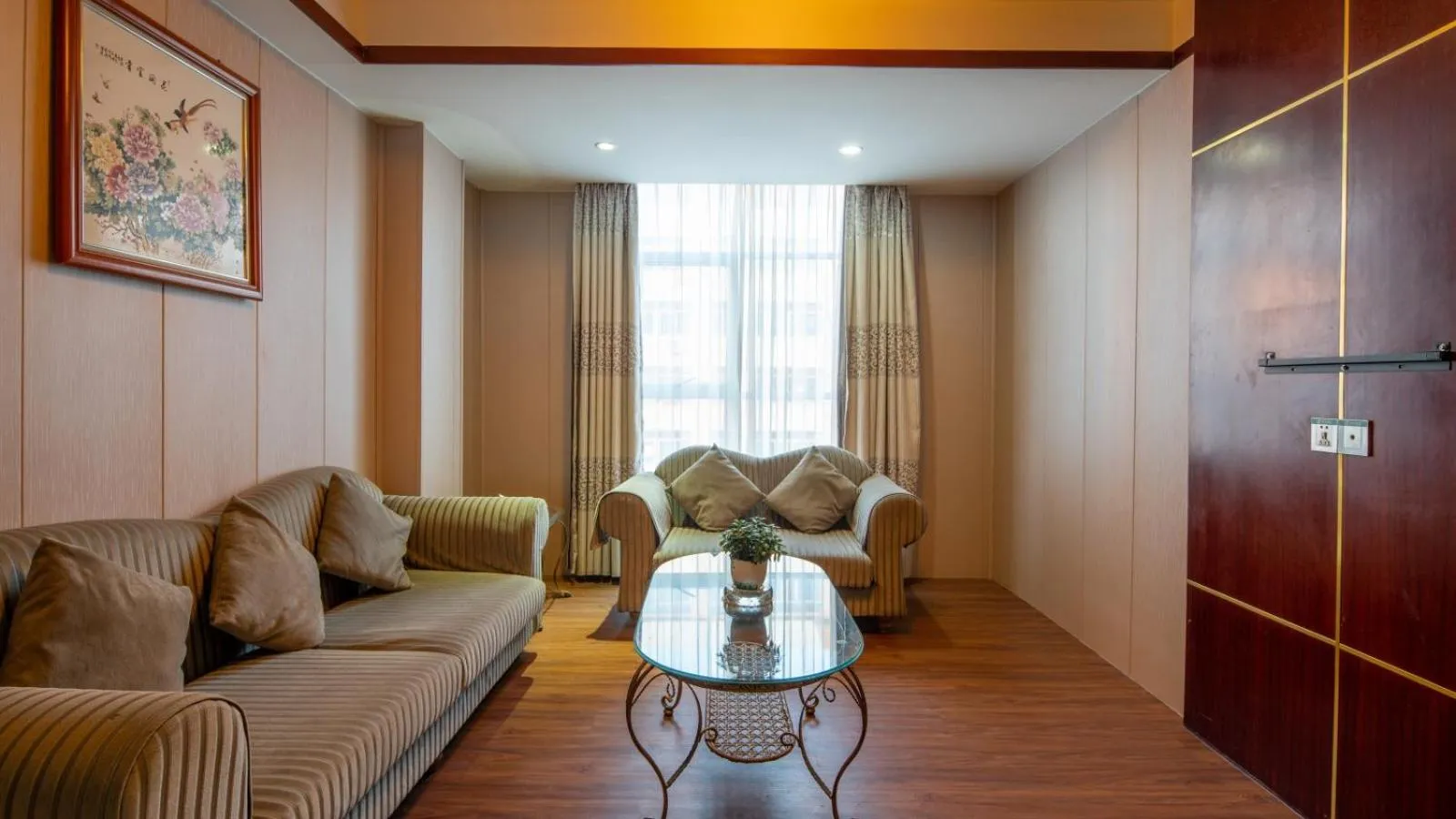 Suoxing Hotel Yijing Yangchun Donghu West Road