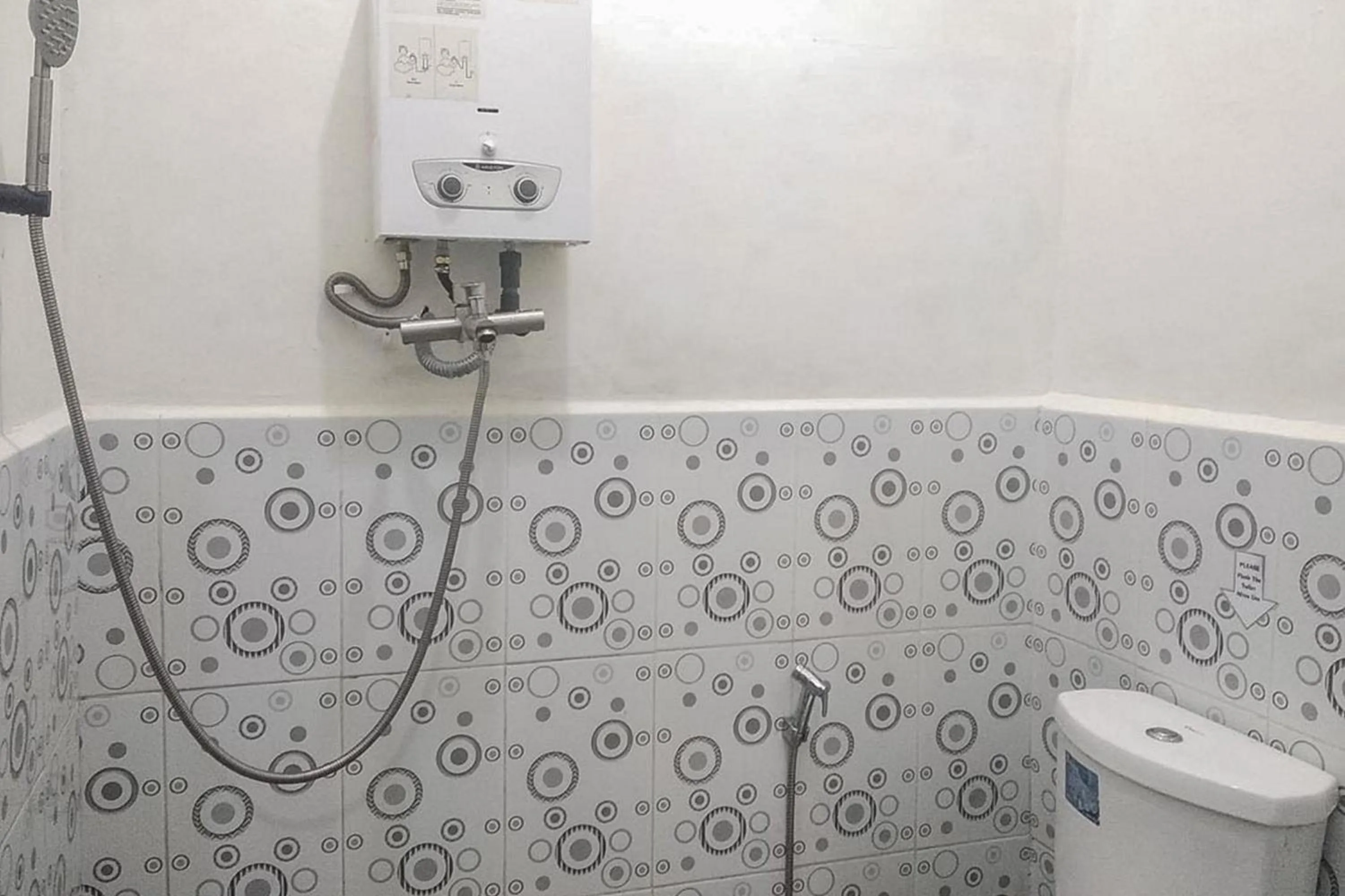 Bathroom in Nayla Homestay Jambi Mitra RedDoorz