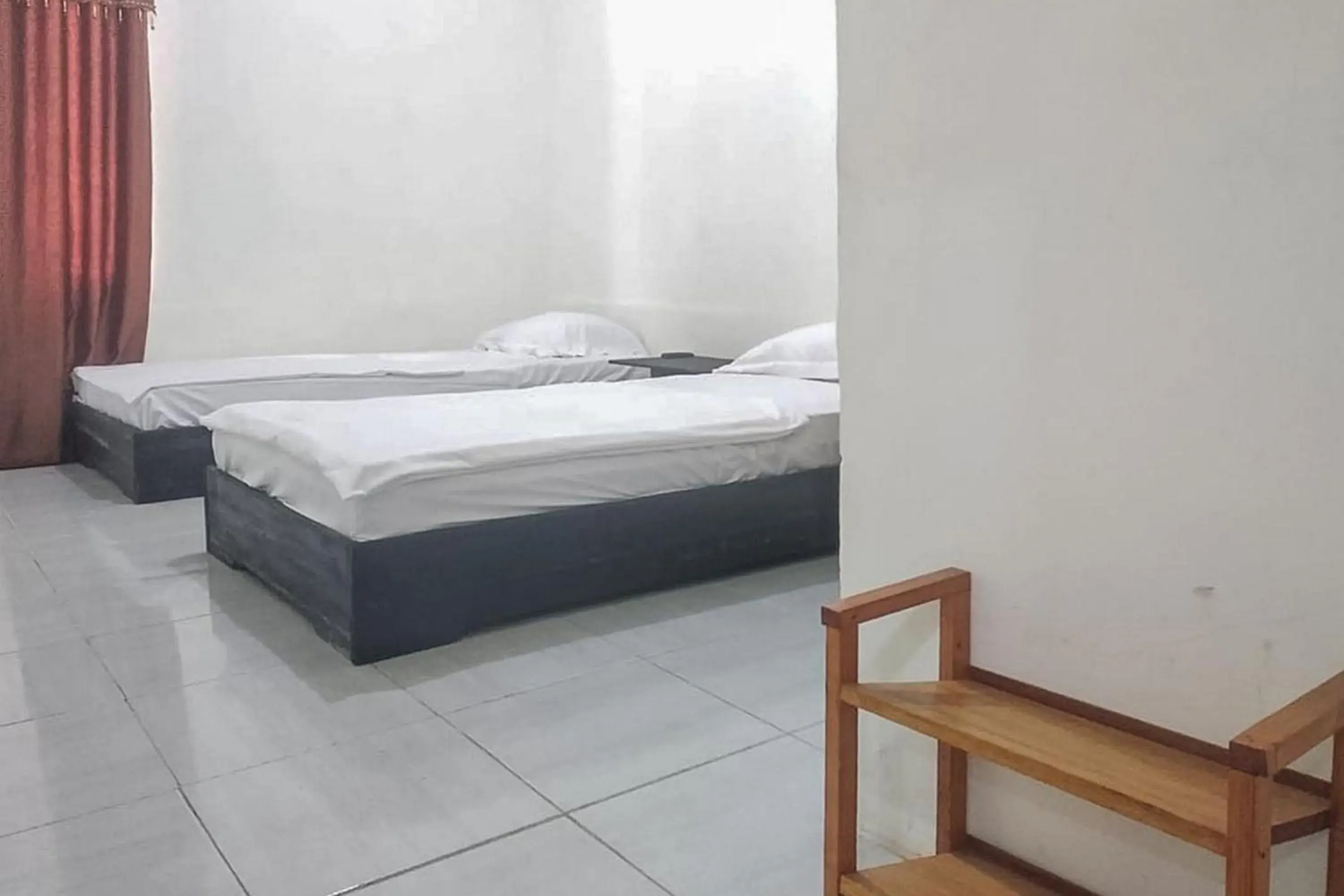 Twin Room in Nayla Homestay Jambi Mitra RedDoorz Twin Room in Nayla Homestay Jambi Mitra RedDoorz