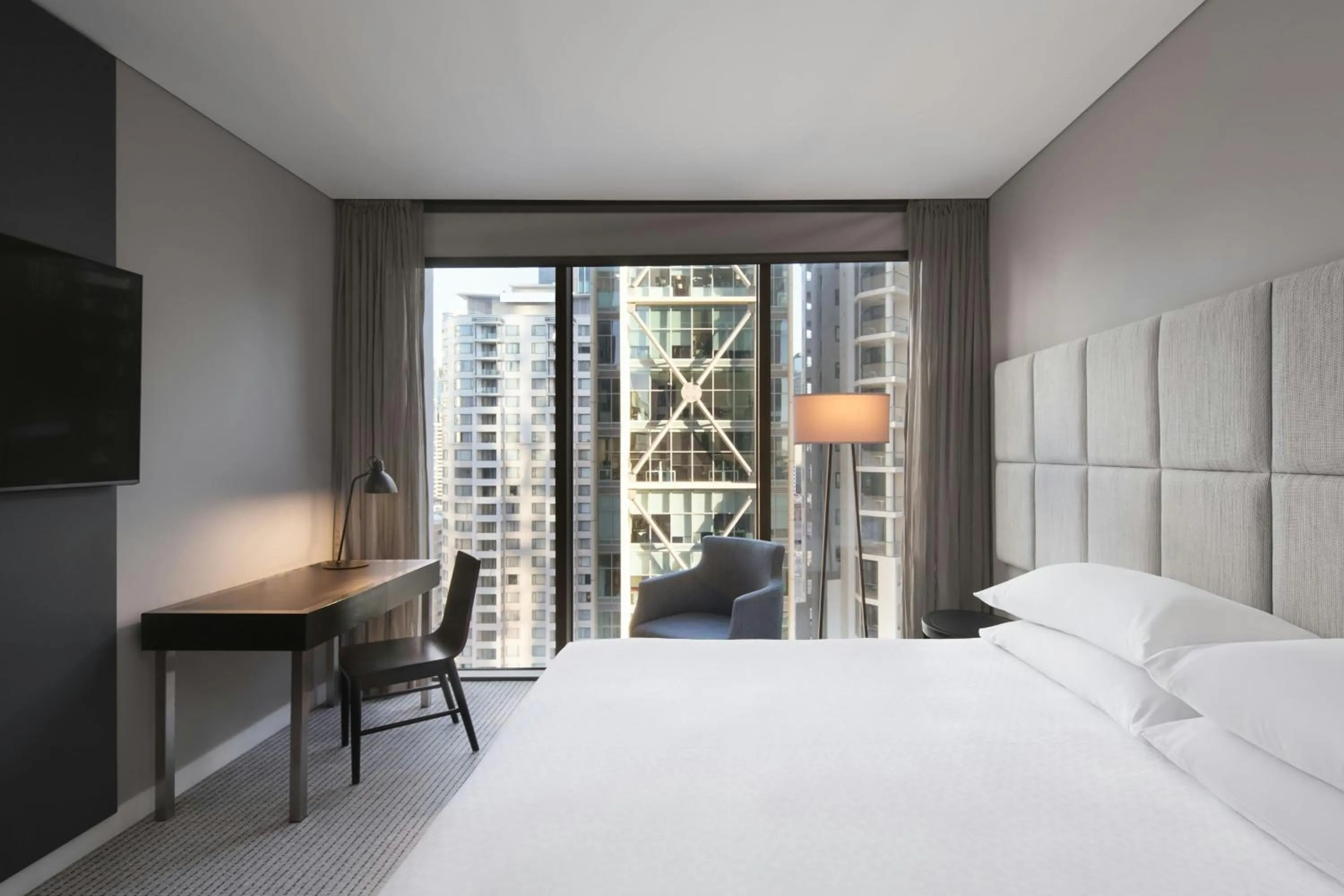 Photo of the whole room, Bed in Four Points by Sheraton Brisbane