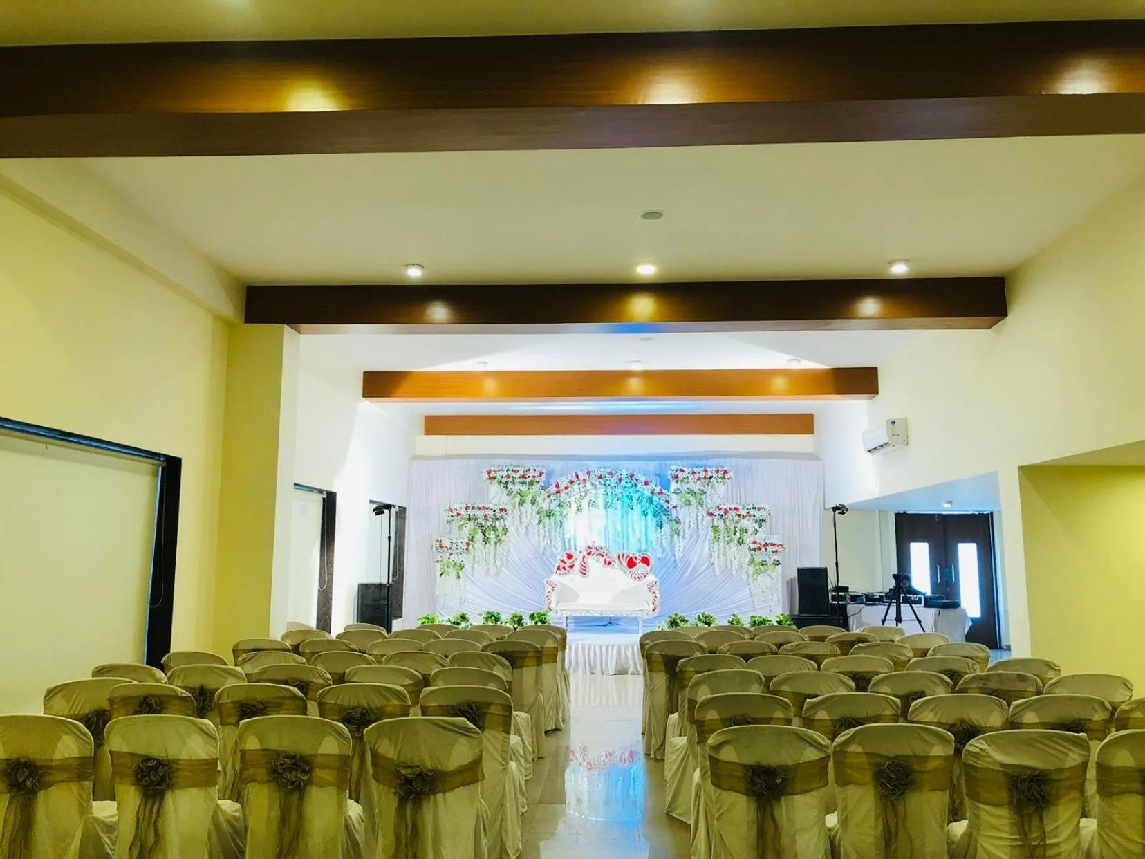 Banquet/Function facilities in VITS Kamats Resort, Silvassa