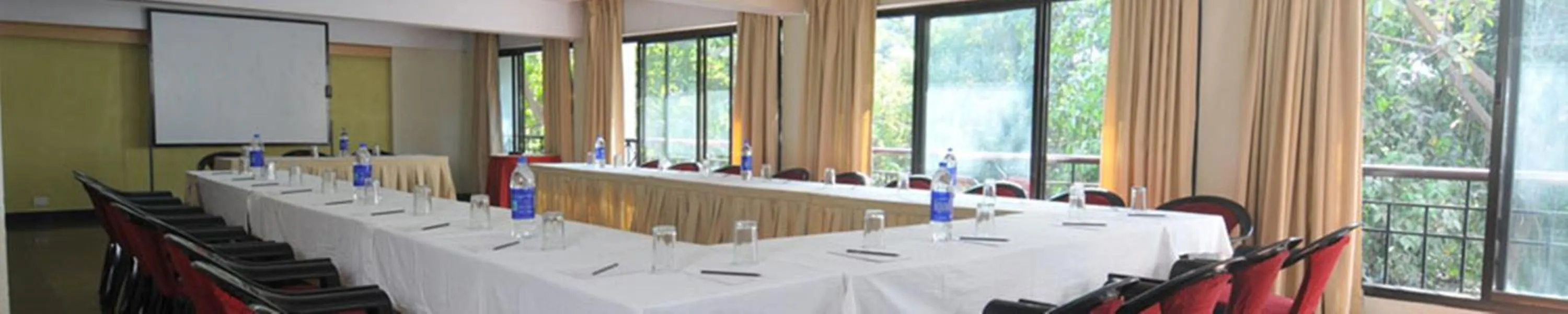 Meeting/conference room in VITS Kamats Resort, Silvassa