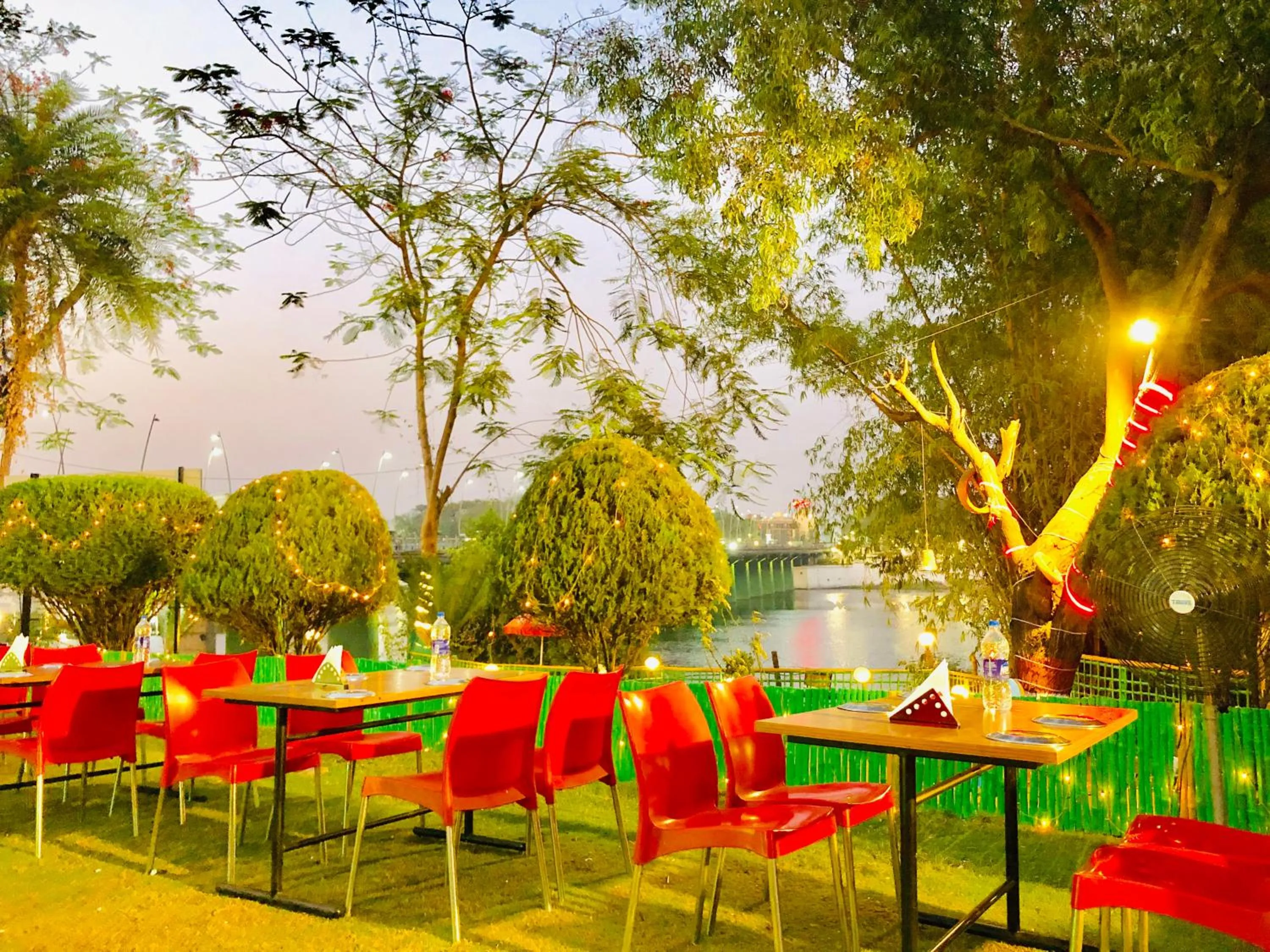 Lounge or bar in VITS Kamats Resort, Silvassa