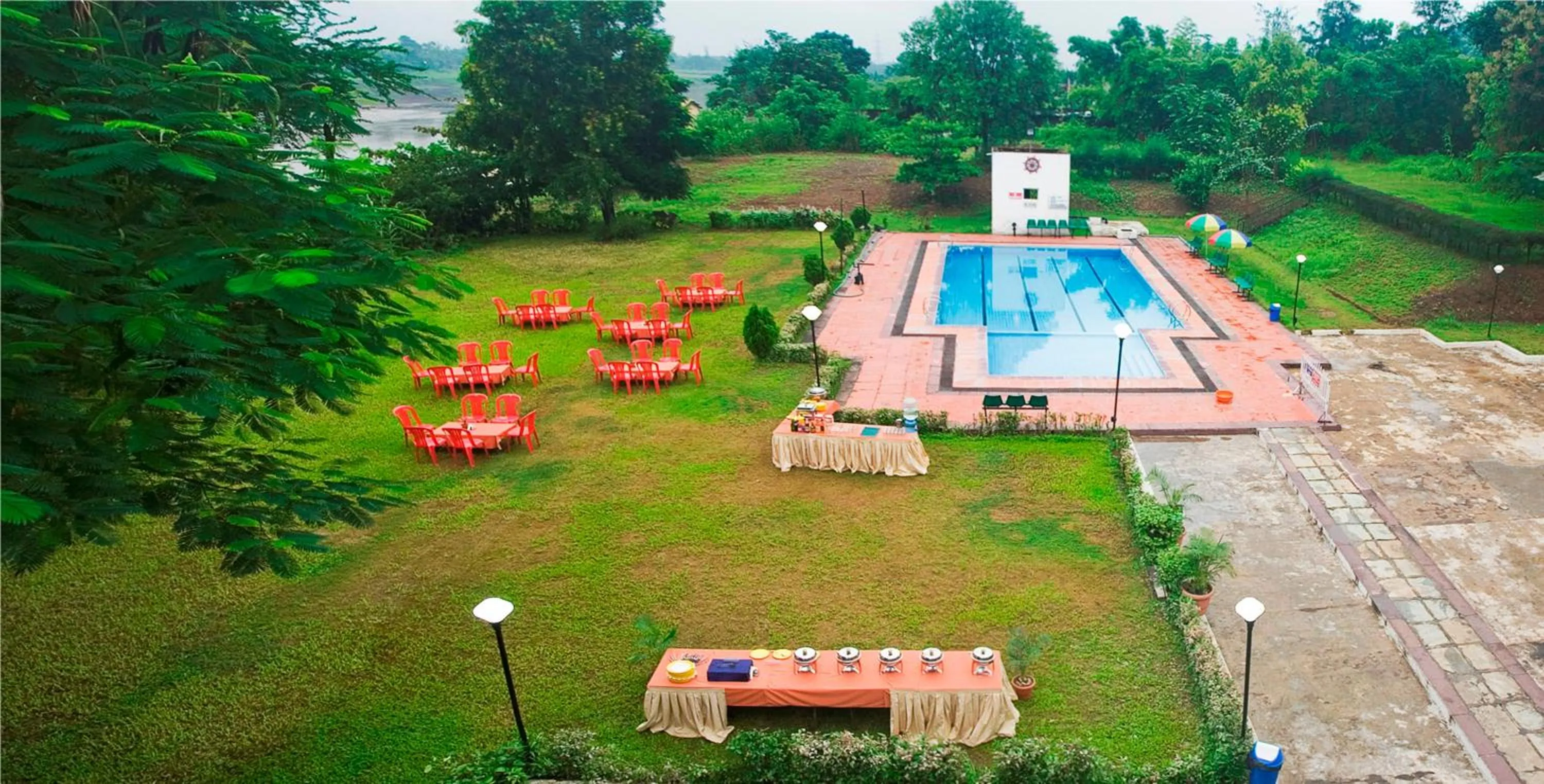 Swimming pool in VITS Kamats Resort, Silvassa