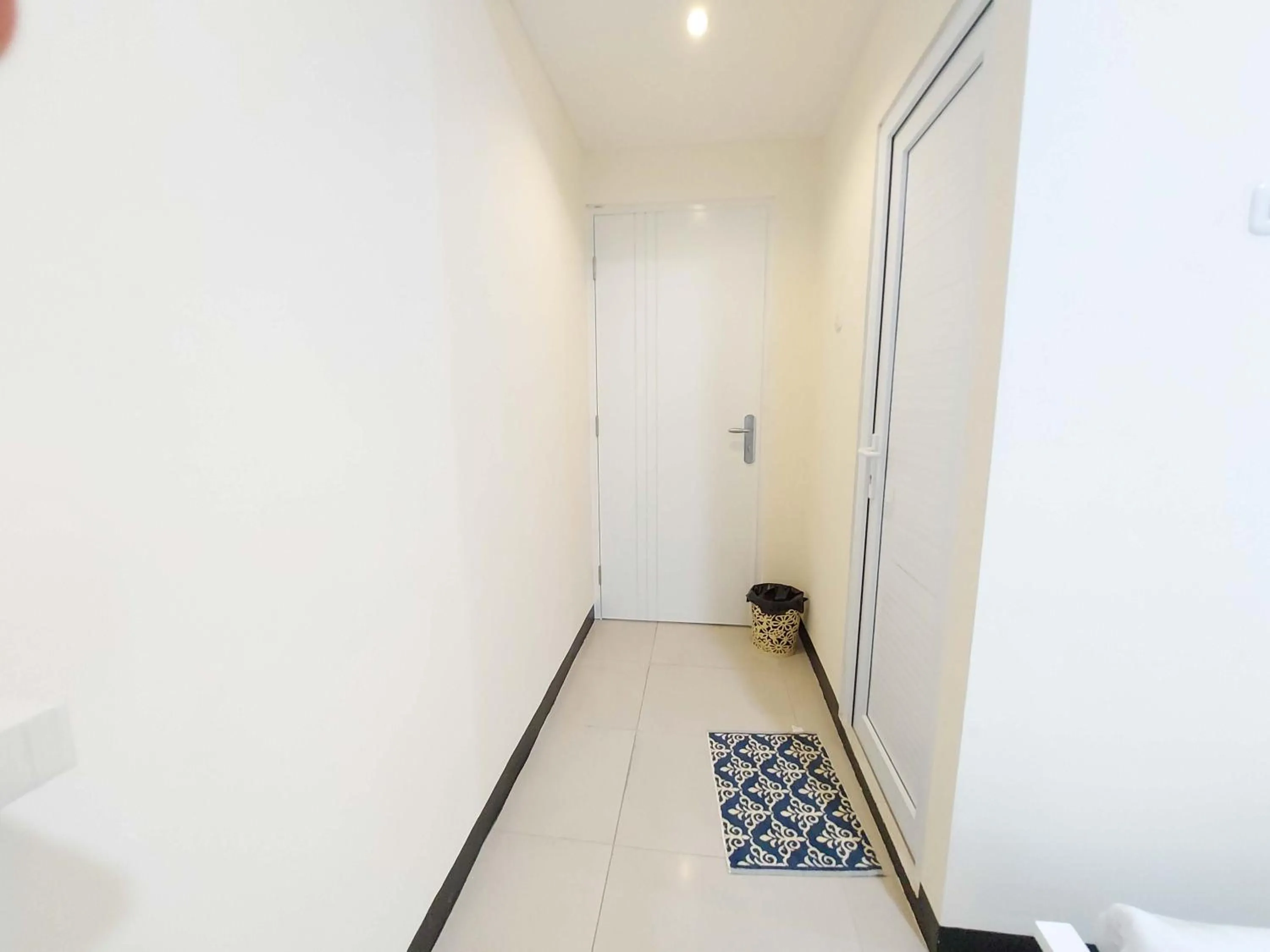 Facade/entrance in Rons City Hotel near Simpang Lima Semarang Mitra RedDoorz