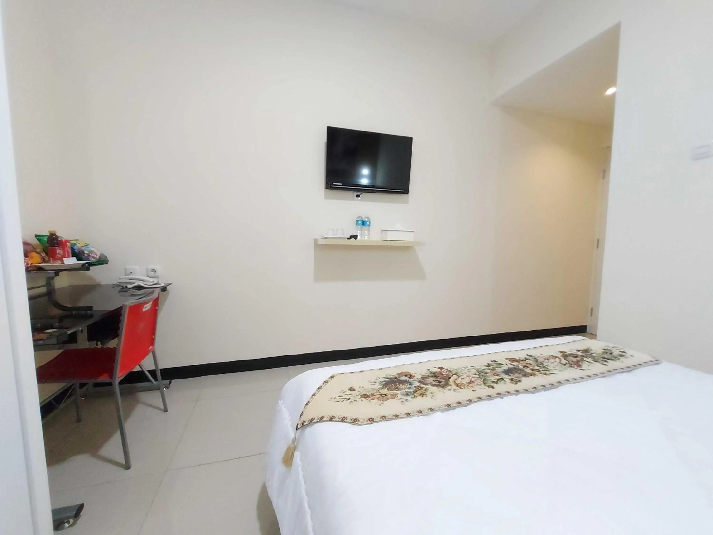 Bed in Rons City Hotel near Simpang Lima Semarang Mitra RedDoorz