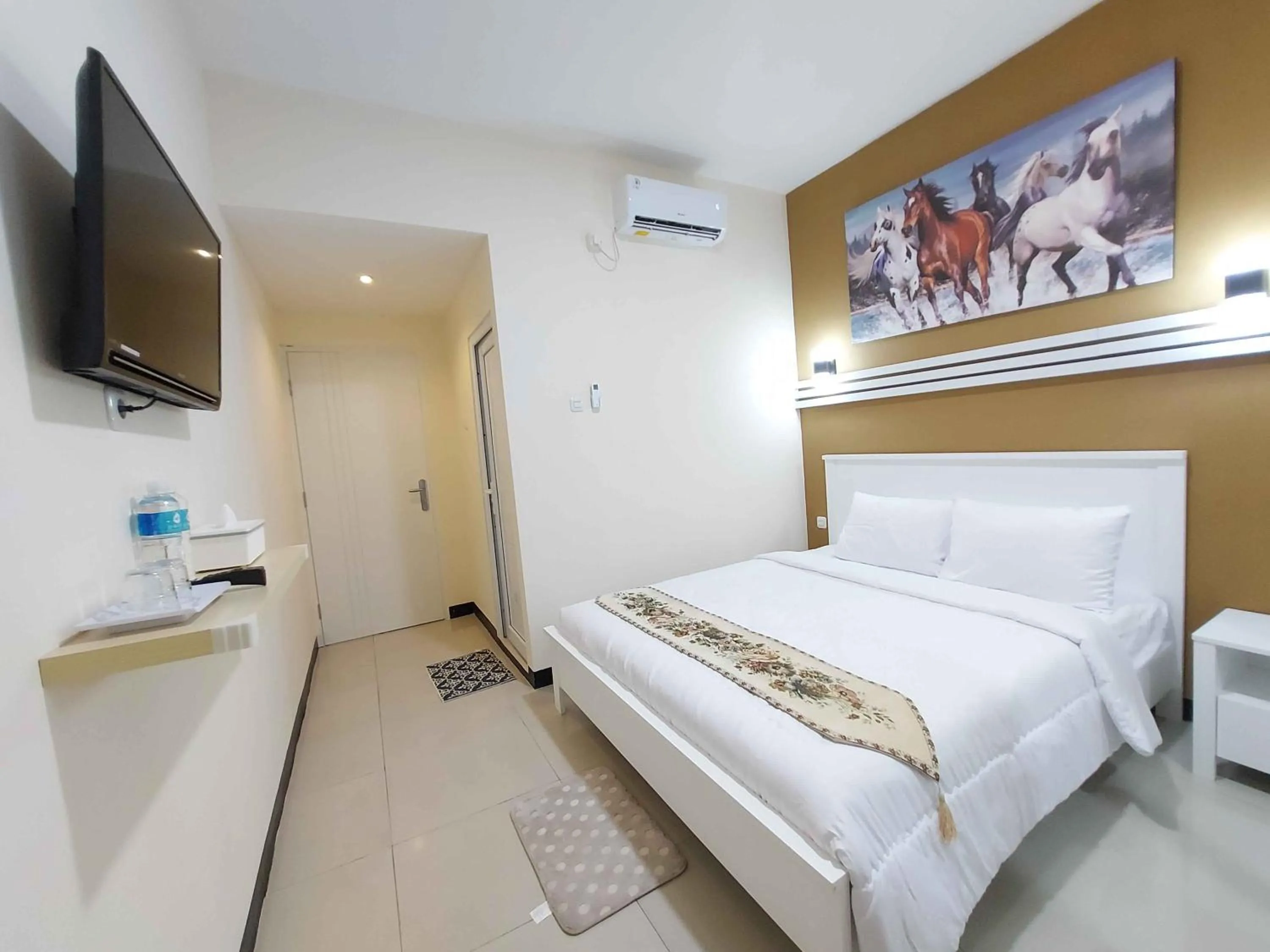 Bed in Rons City Hotel near Simpang Lima Semarang Mitra RedDoorz