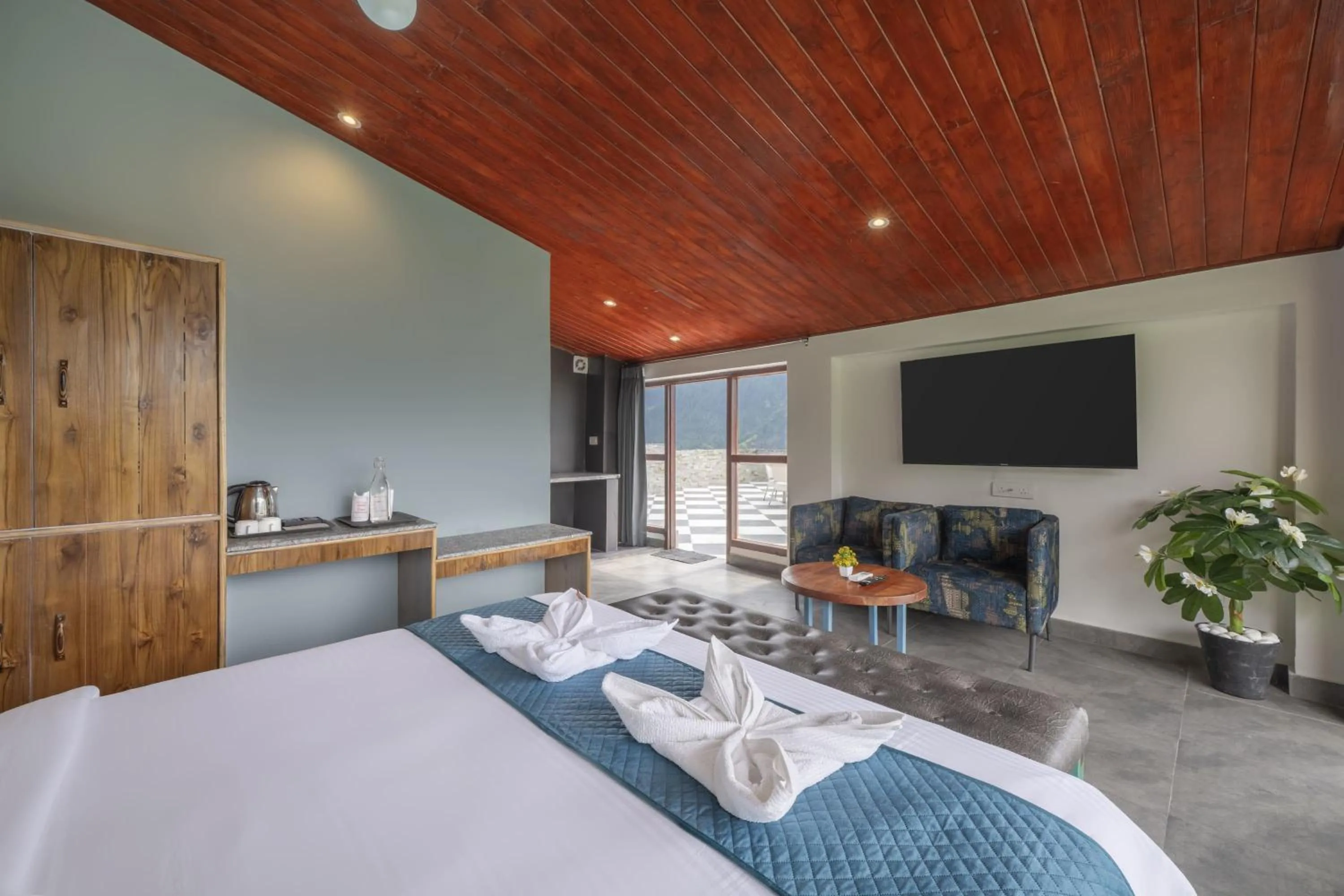 Bed in Echor Himalayan Aurum Manali