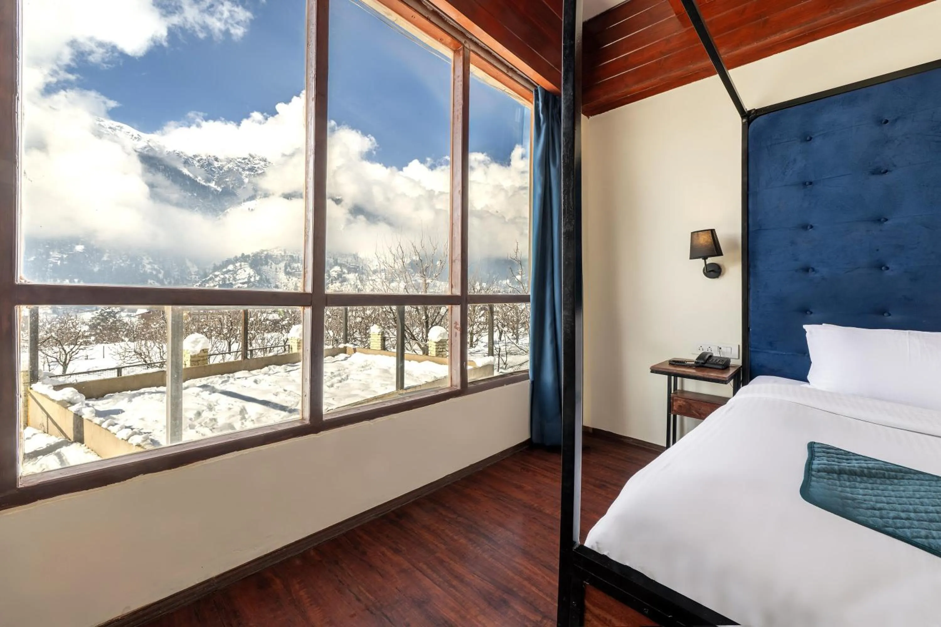 Bed in Echor Himalayan Aurum Manali