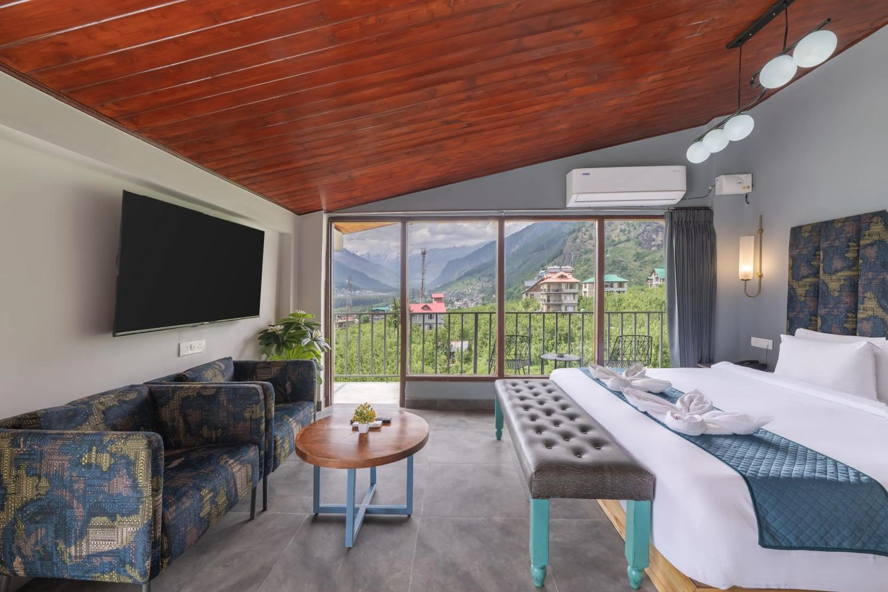 Bed in Echor Himalayan Aurum Manali