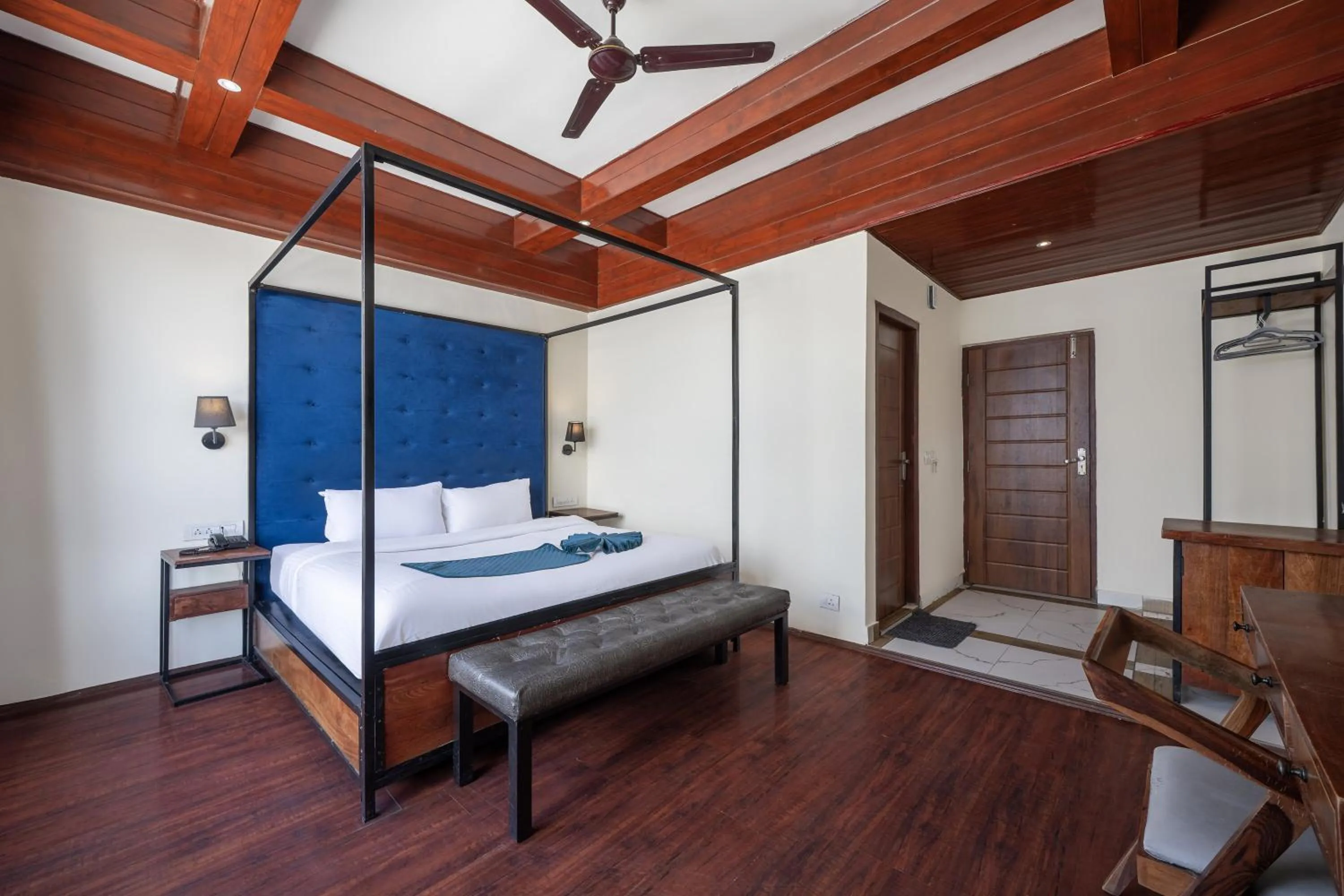 Bed in Echor Himalayan Aurum Manali