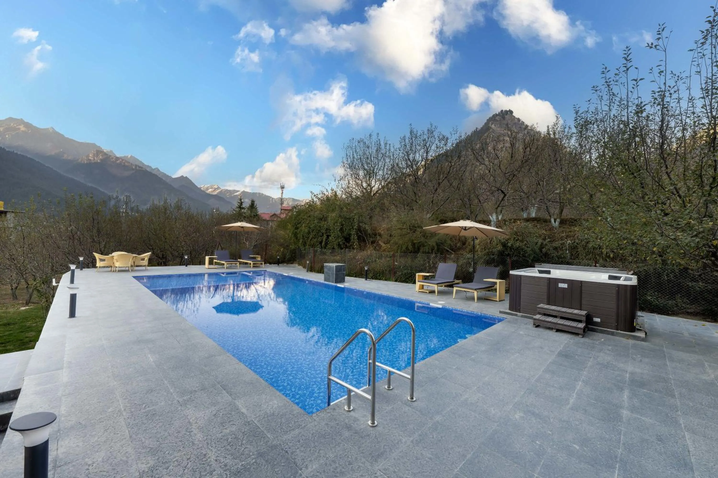 Hot Tub in Echor Himalayan Aurum Manali