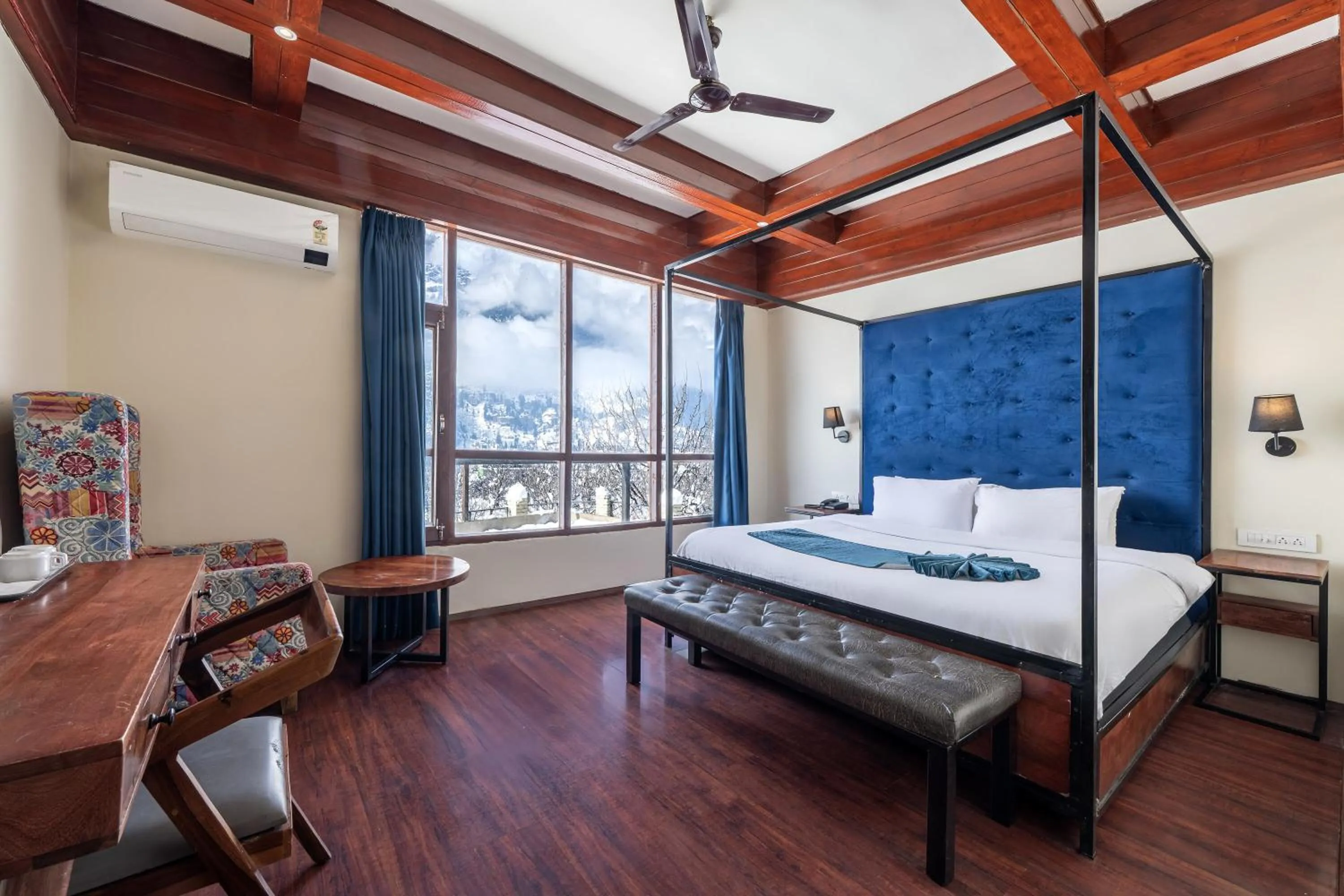 Bed in Echor Himalayan Aurum Manali